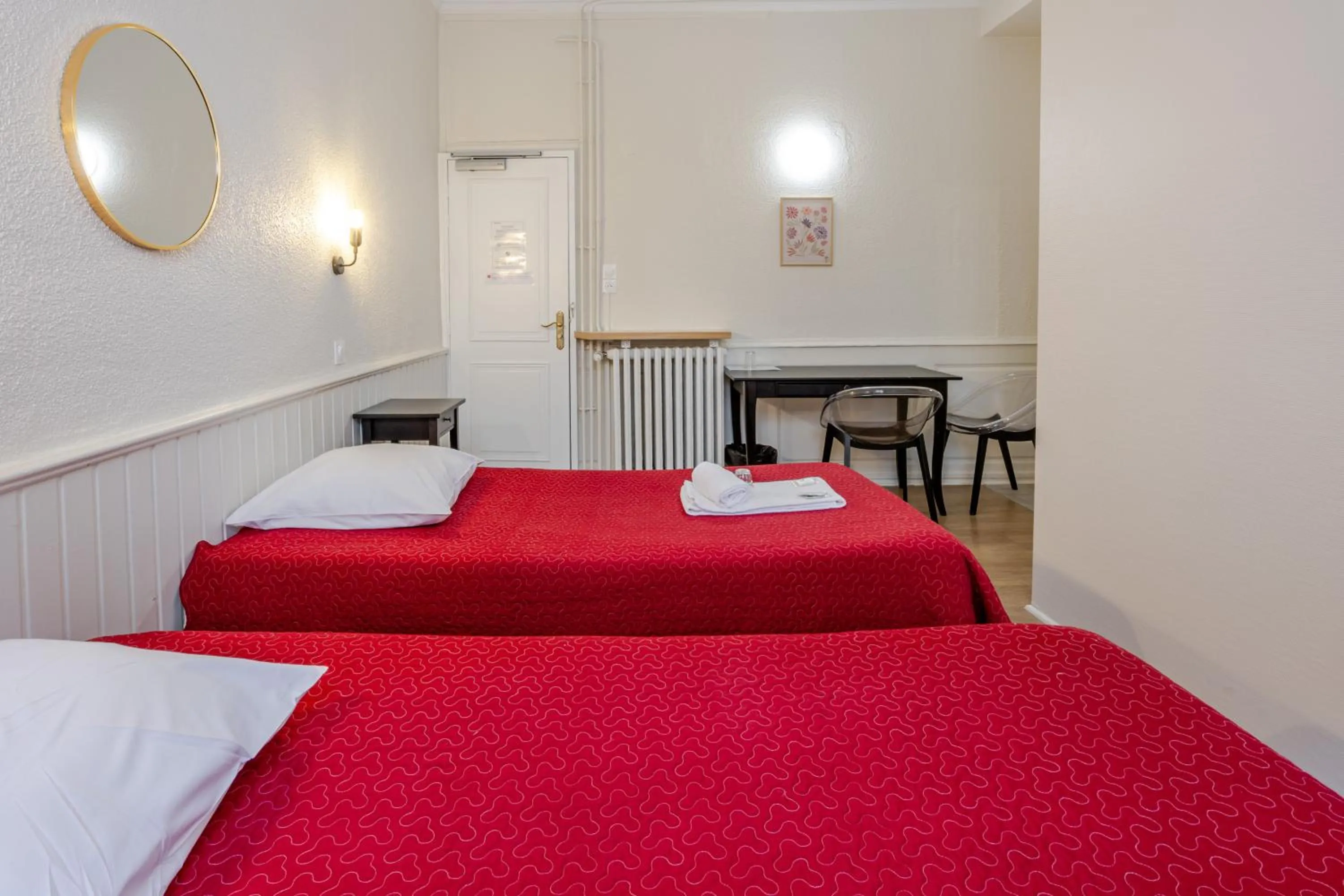 Bed in Hôtel Patricia - Strasbourg Hyper Centre