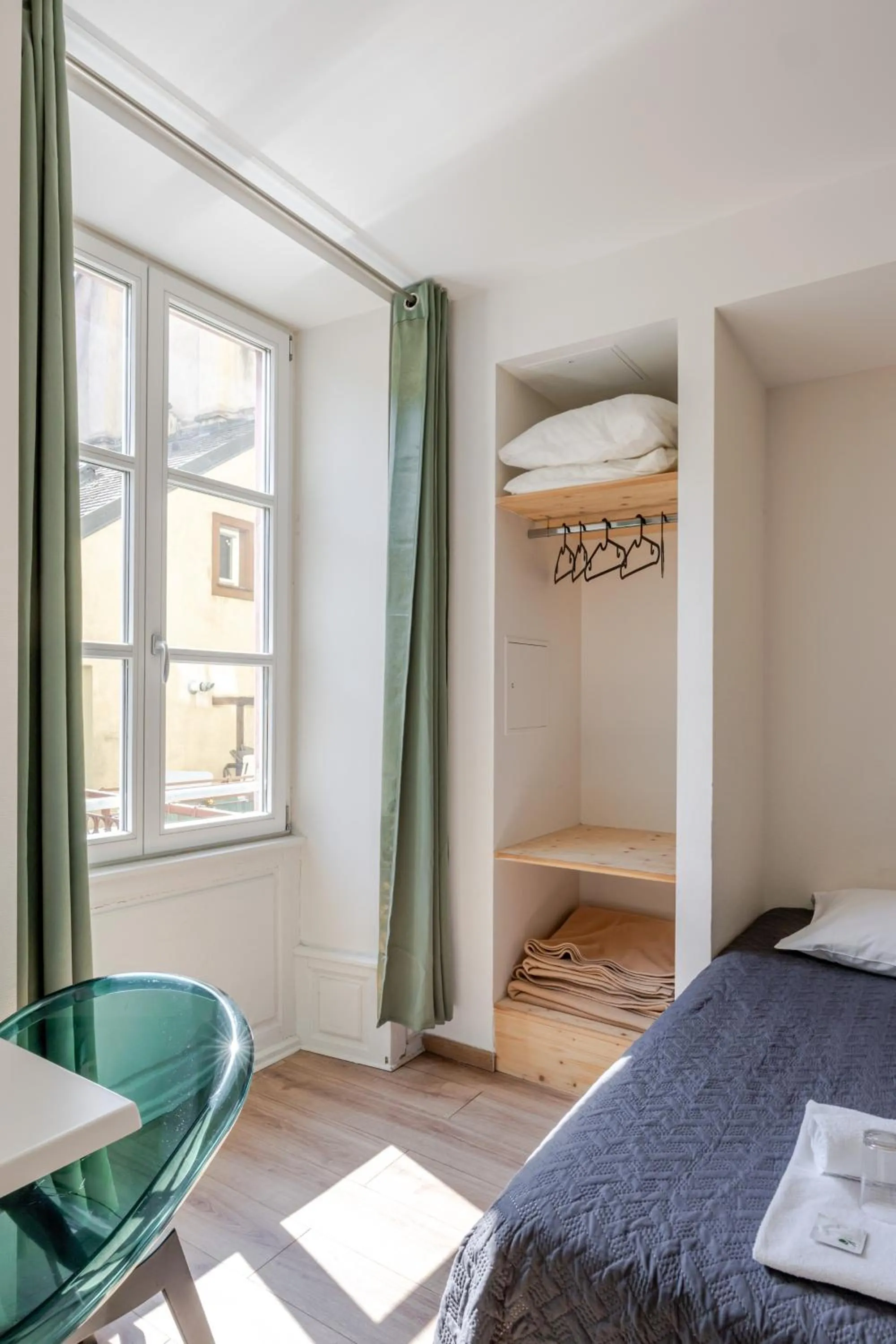 Bed in Hôtel Patricia - Strasbourg Hyper Centre