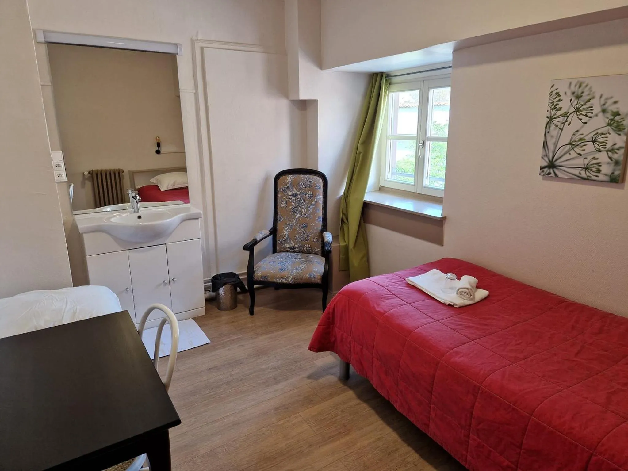 Bed in Hôtel Patricia - Strasbourg Hyper Centre