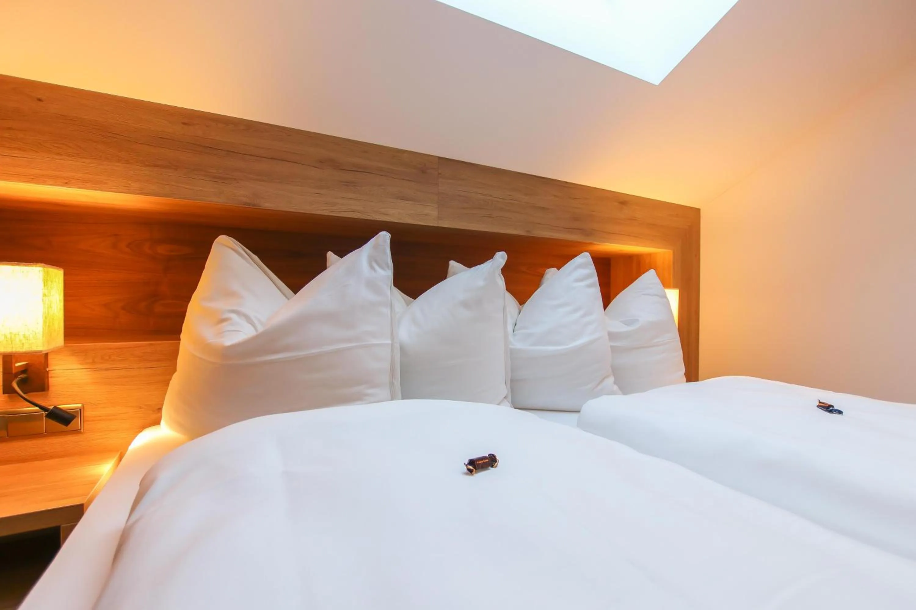 Photo of the whole room, Bed in Hotel - Wirts'haus "Zum Schweizer"