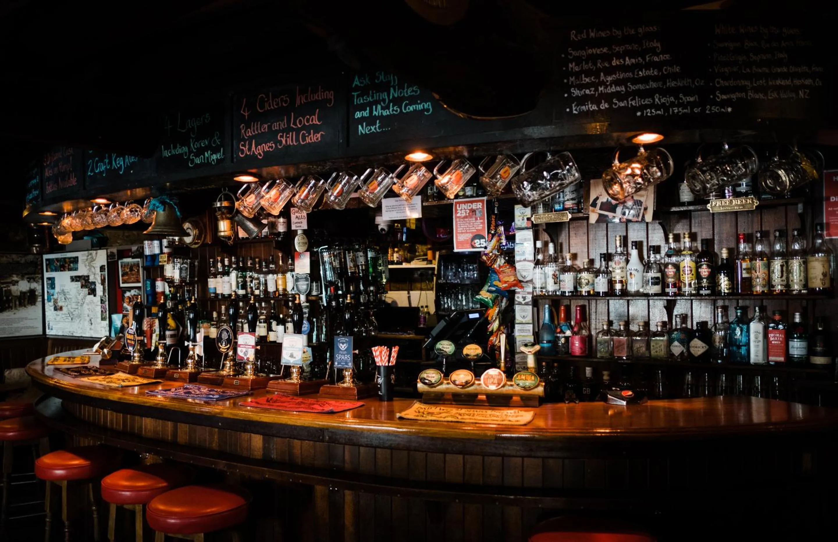 Lounge or bar in Driftwood Spars