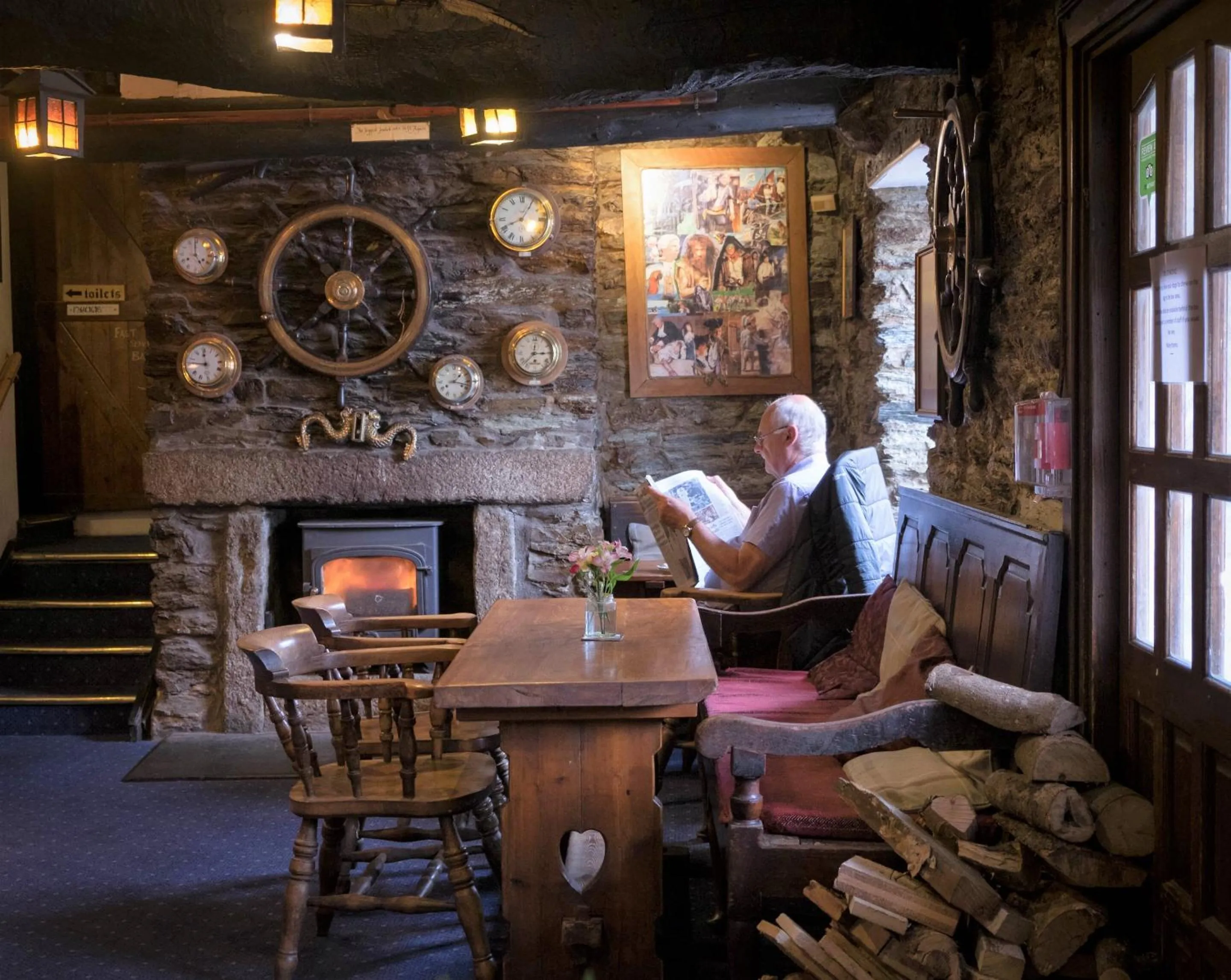 Lounge or bar in Driftwood Spars