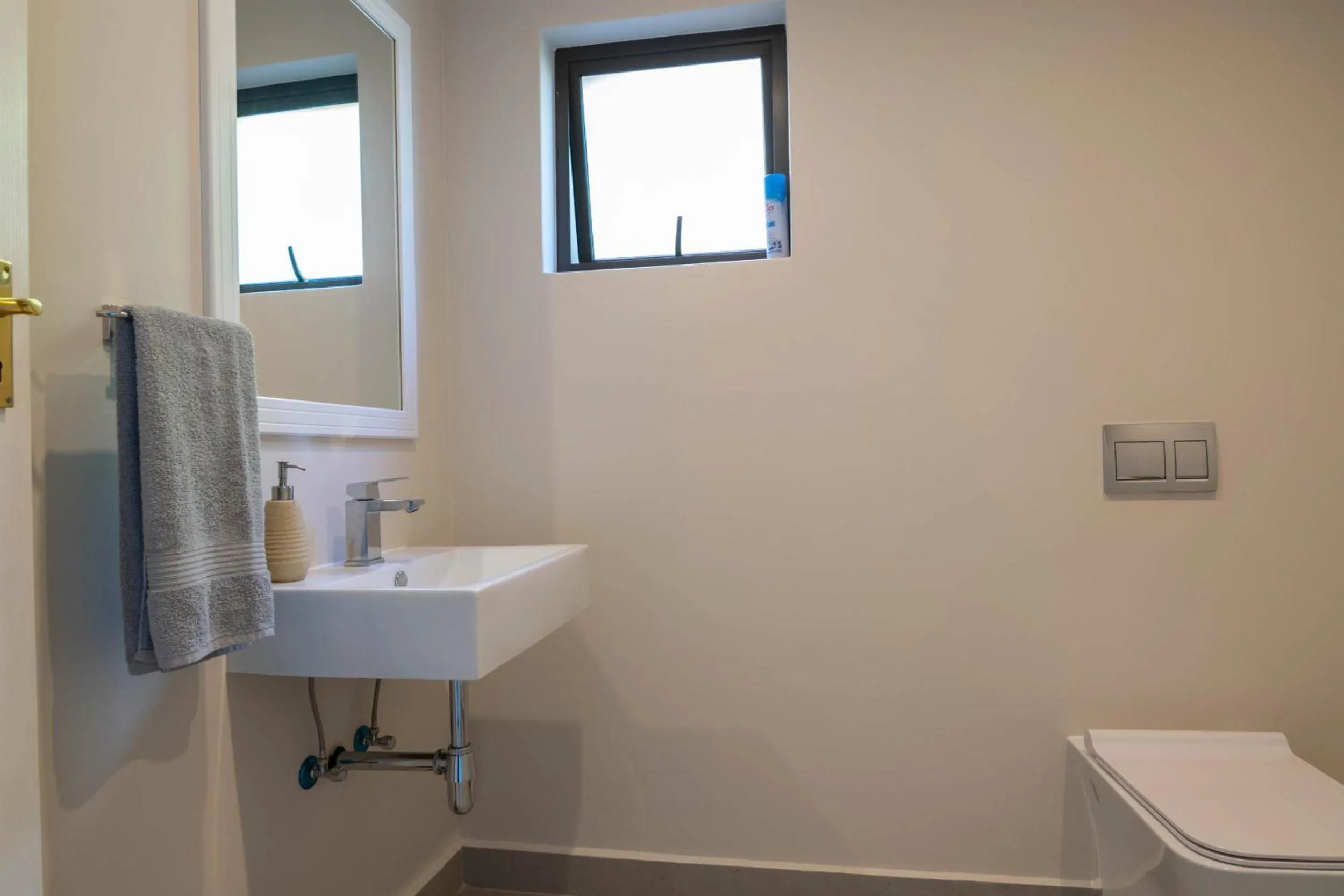 Shangri-La 6 Bedroom Ballito Beachfront KBW1