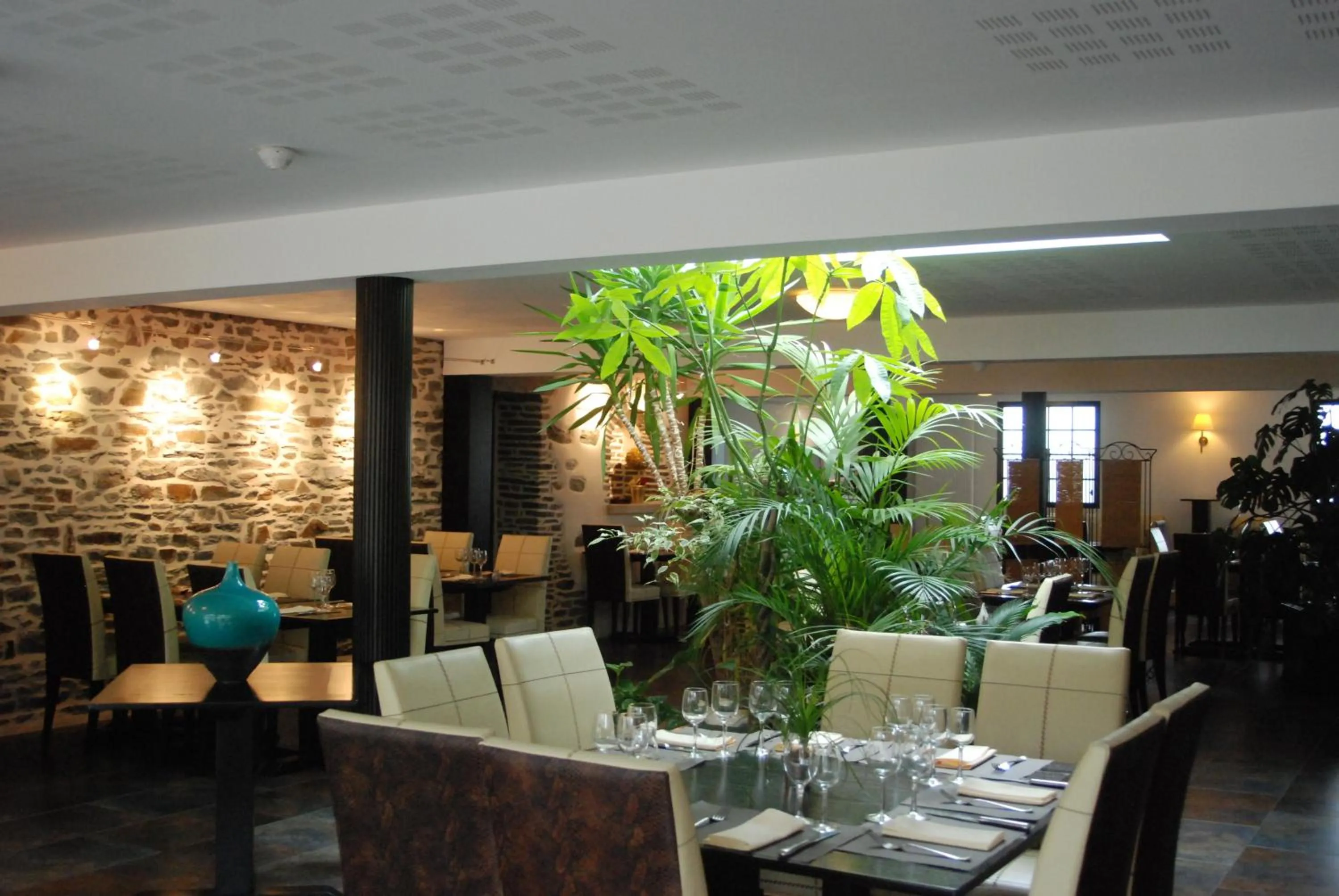 Restaurant/places to eat in Hotel De France