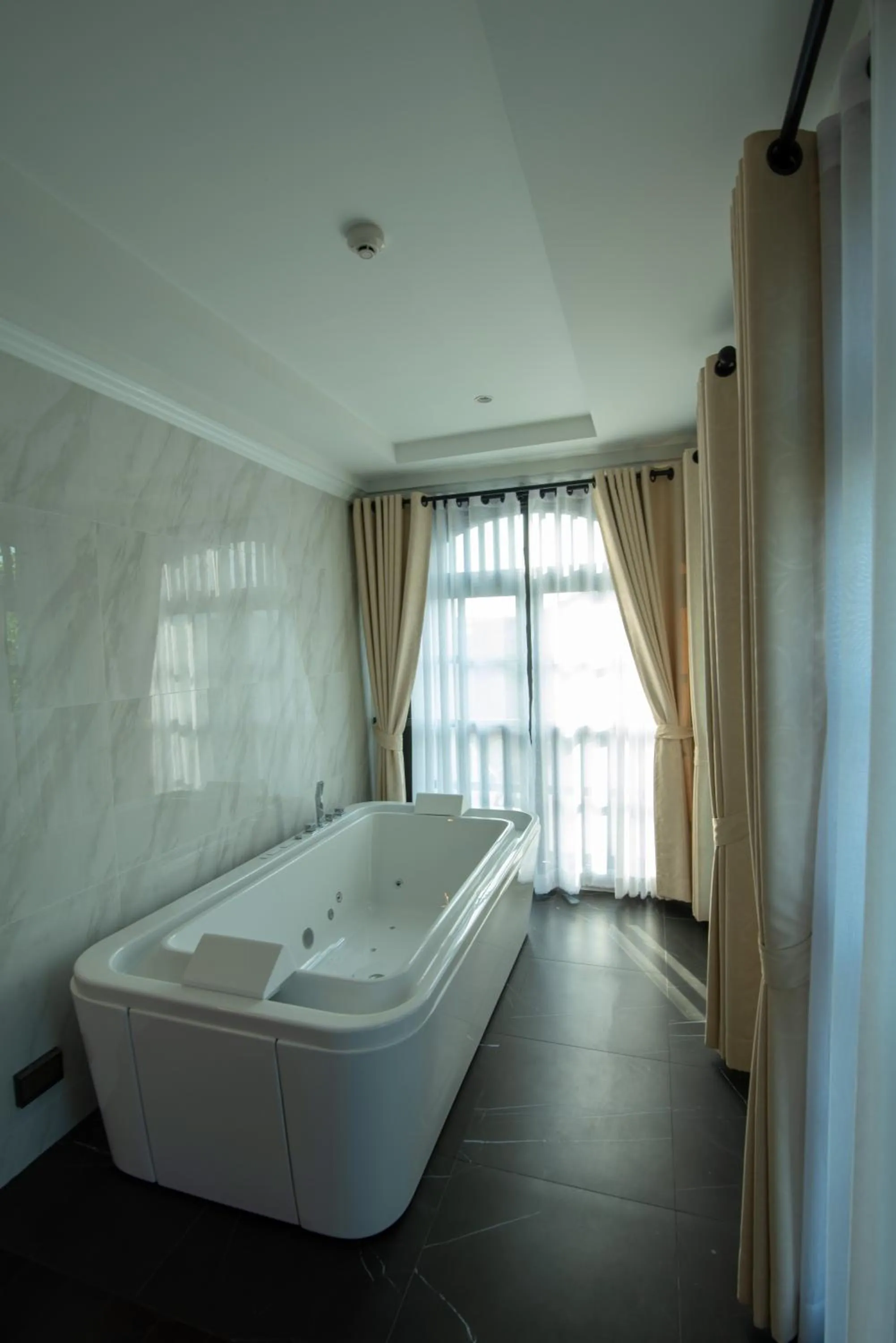 Hot Tub in Nanta Glam CM Hotel & Residences