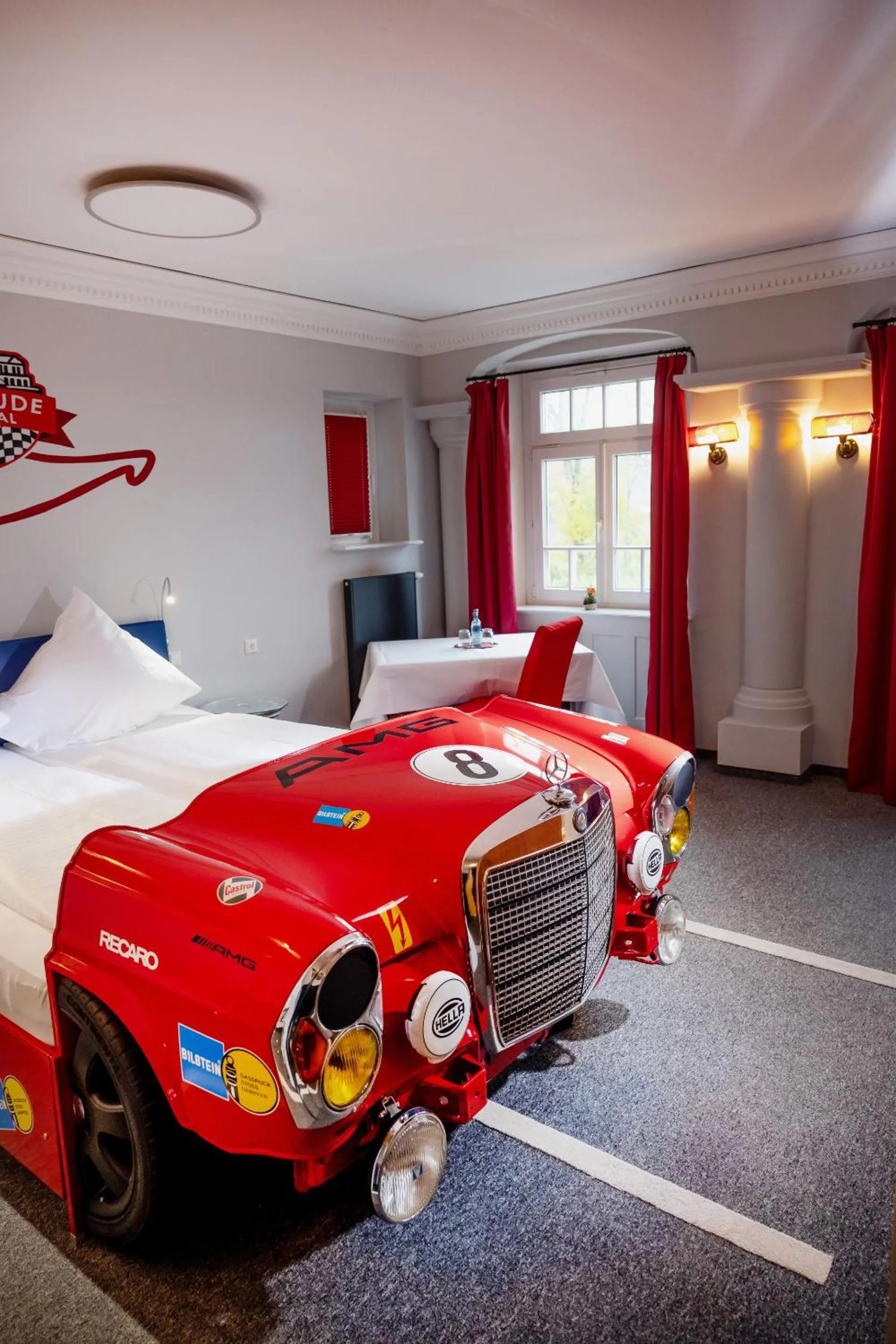 Bedroom, Bed in Motorworld Inn