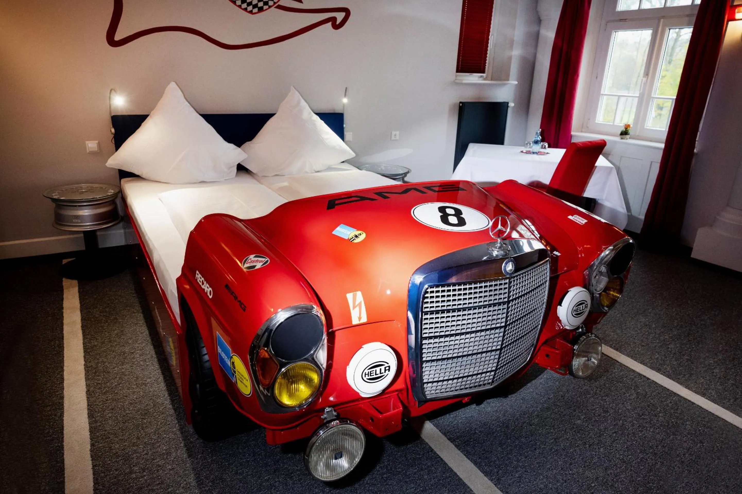 Bedroom, Bed in Motorworld Inn