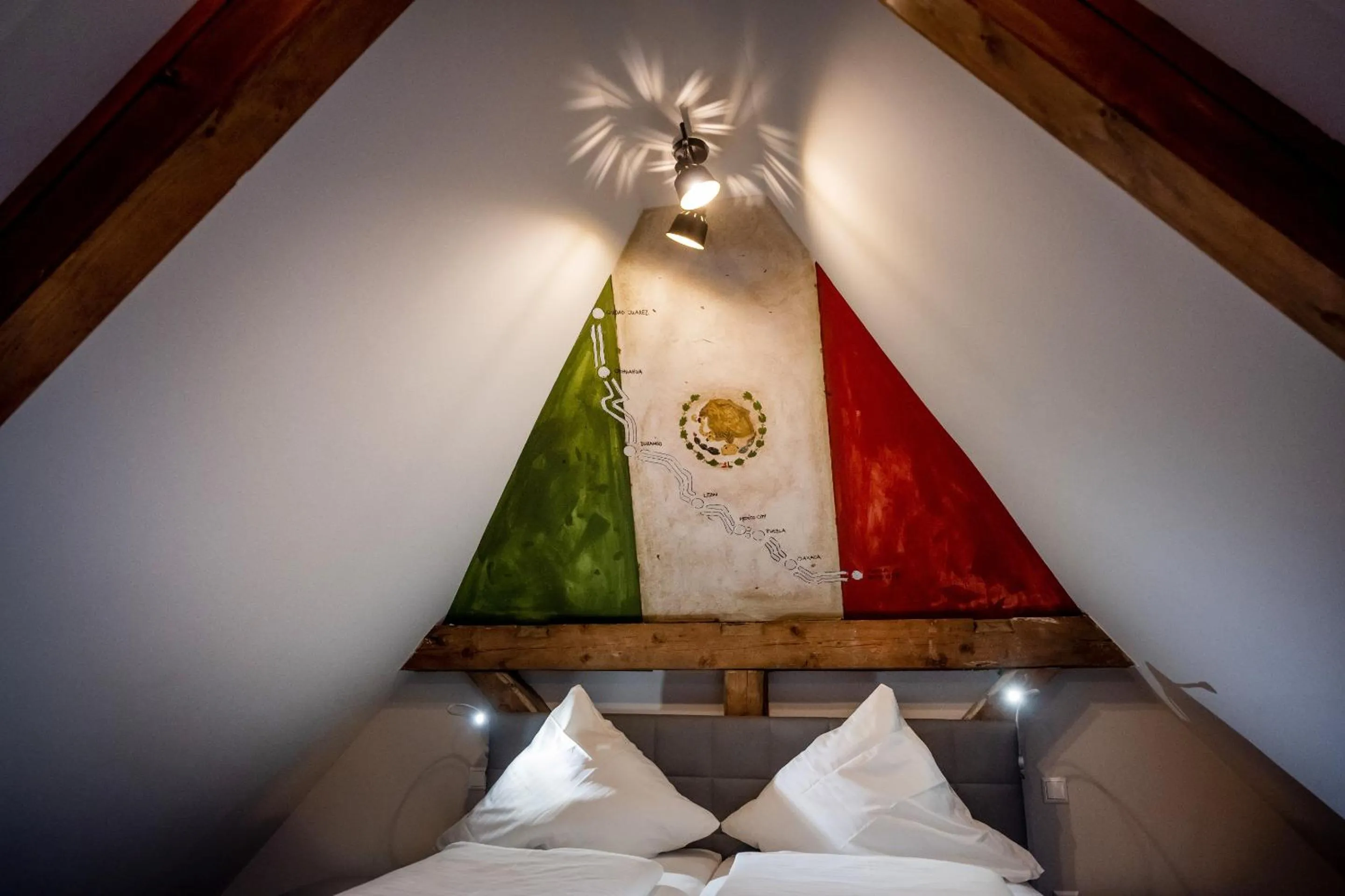 Bedroom, Bed in Motorworld Inn