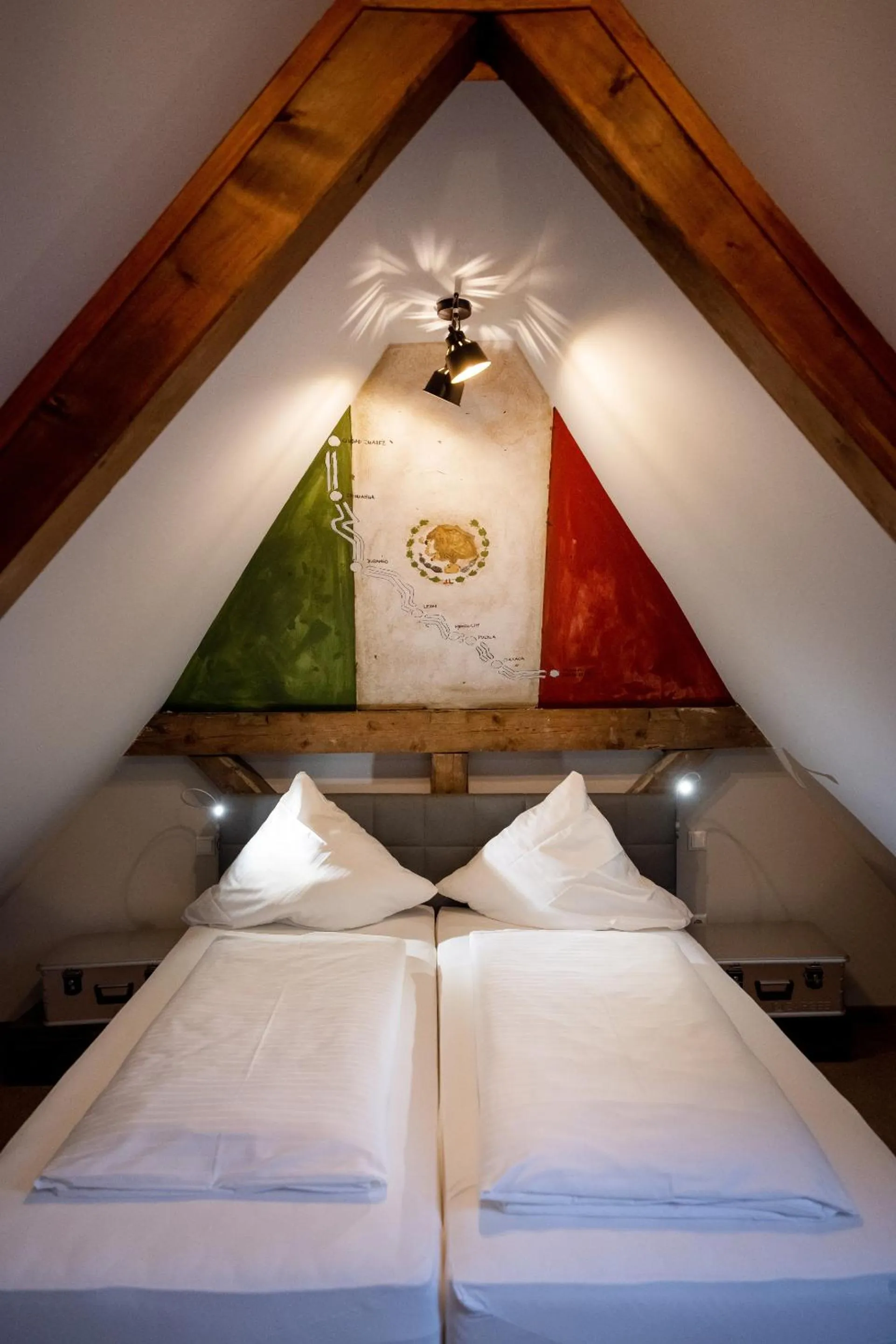 Bedroom, Bed in Motorworld Inn