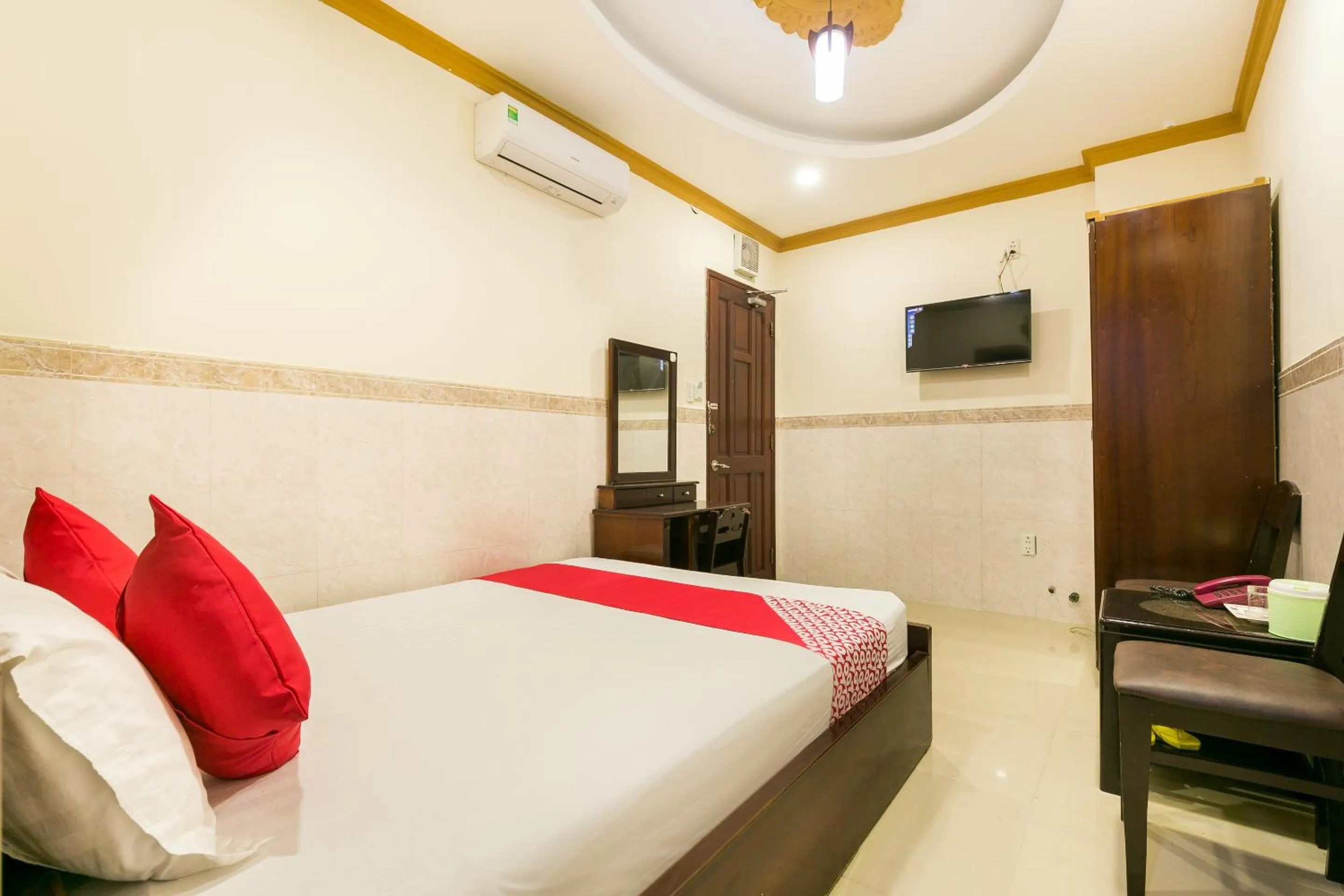 Bedroom, Bed in NGAN HA Hotel