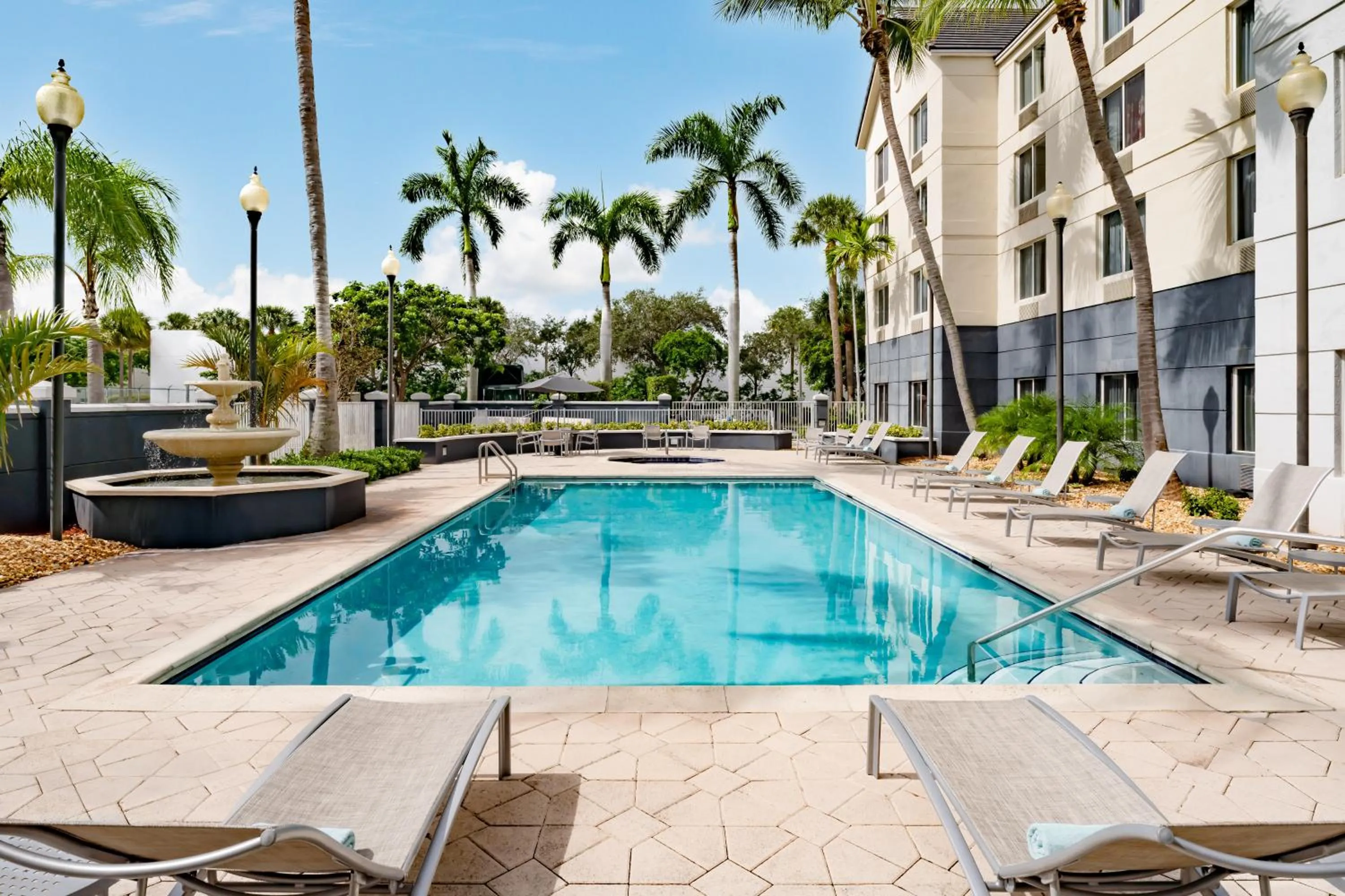 Swimming pool in Fairfield Inn & Suites Boca Raton