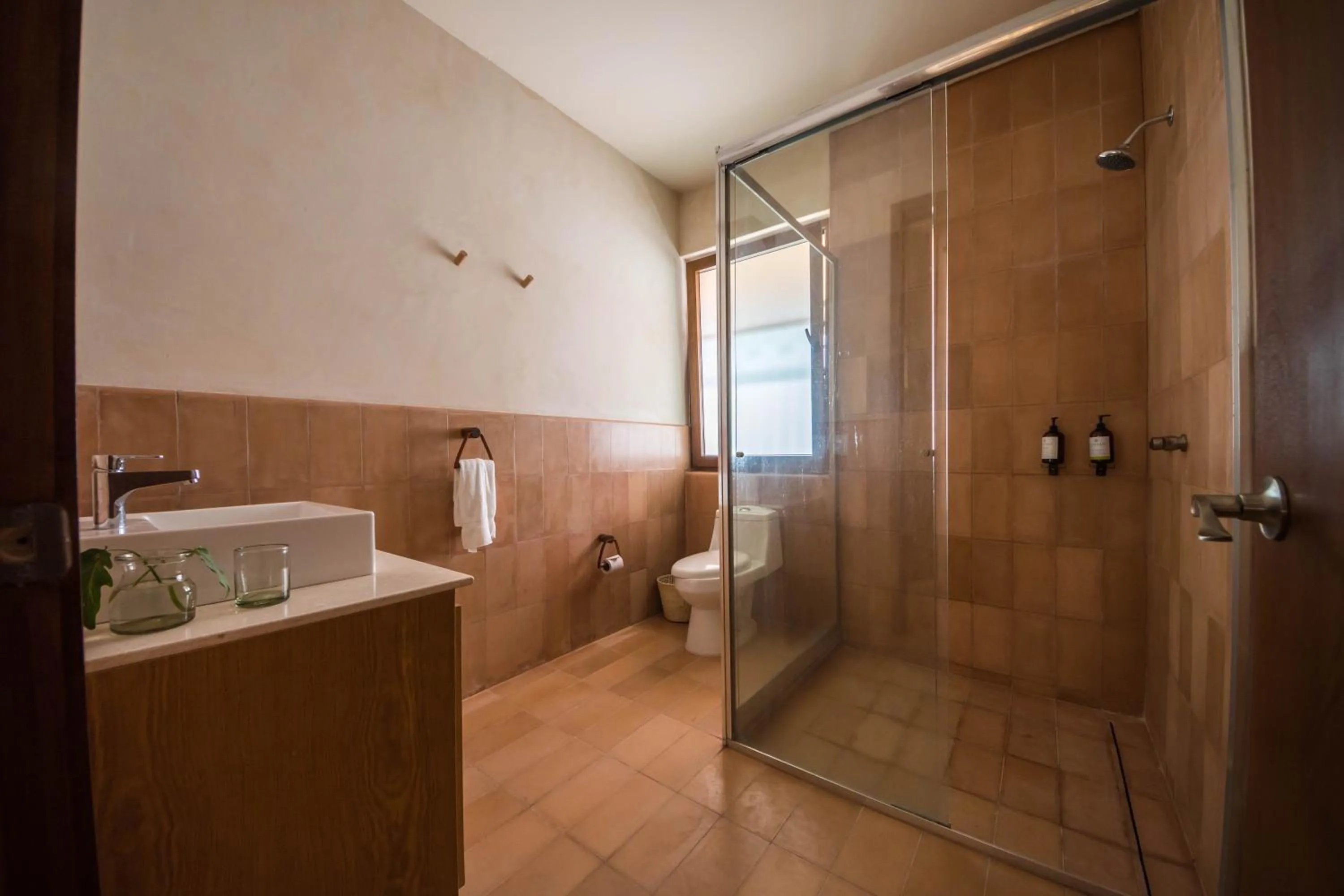 Bathroom in Casa Montore by Barrio Mexico
