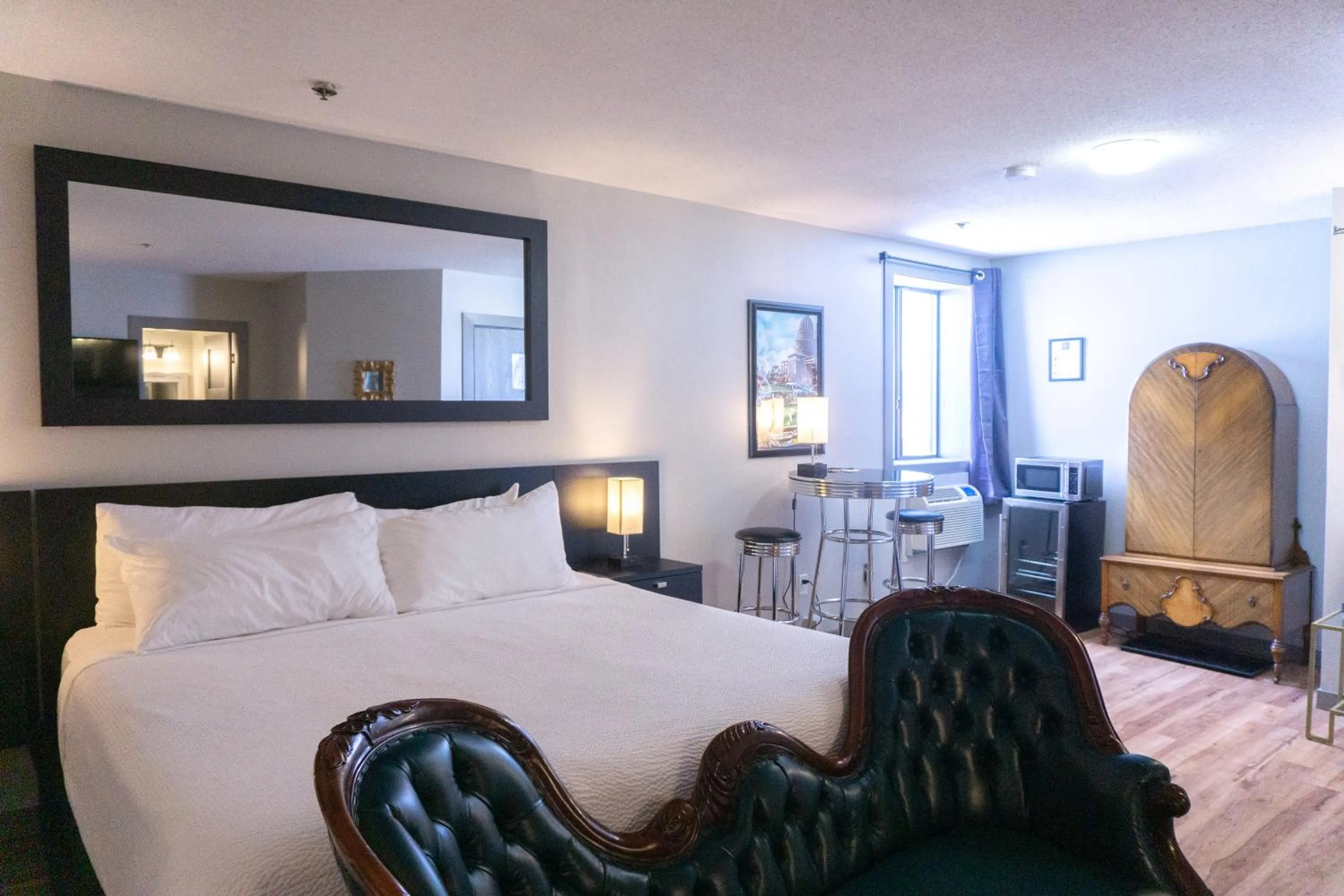 Bedroom, Bed in The Baker Hotel