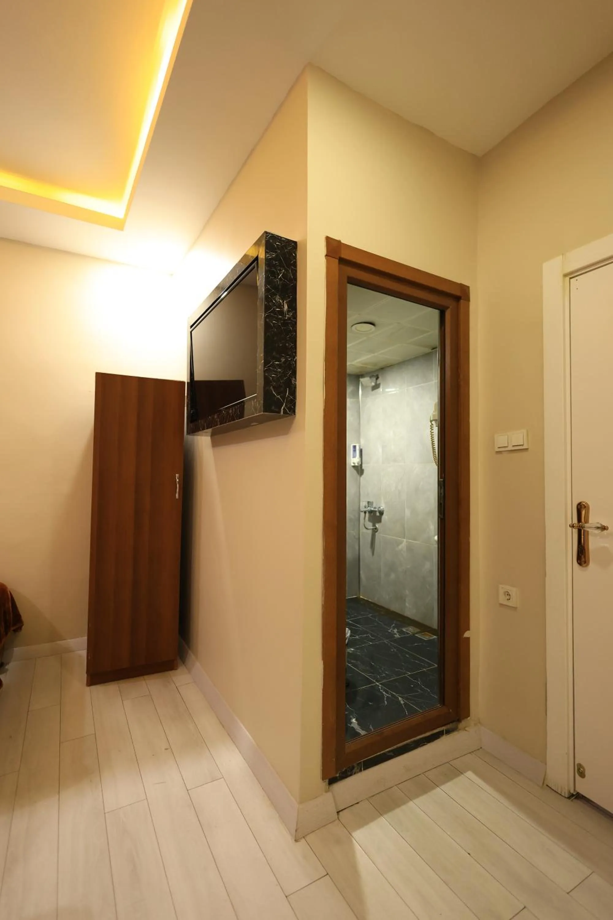 TV and multimedia in HamzaBey Hotel