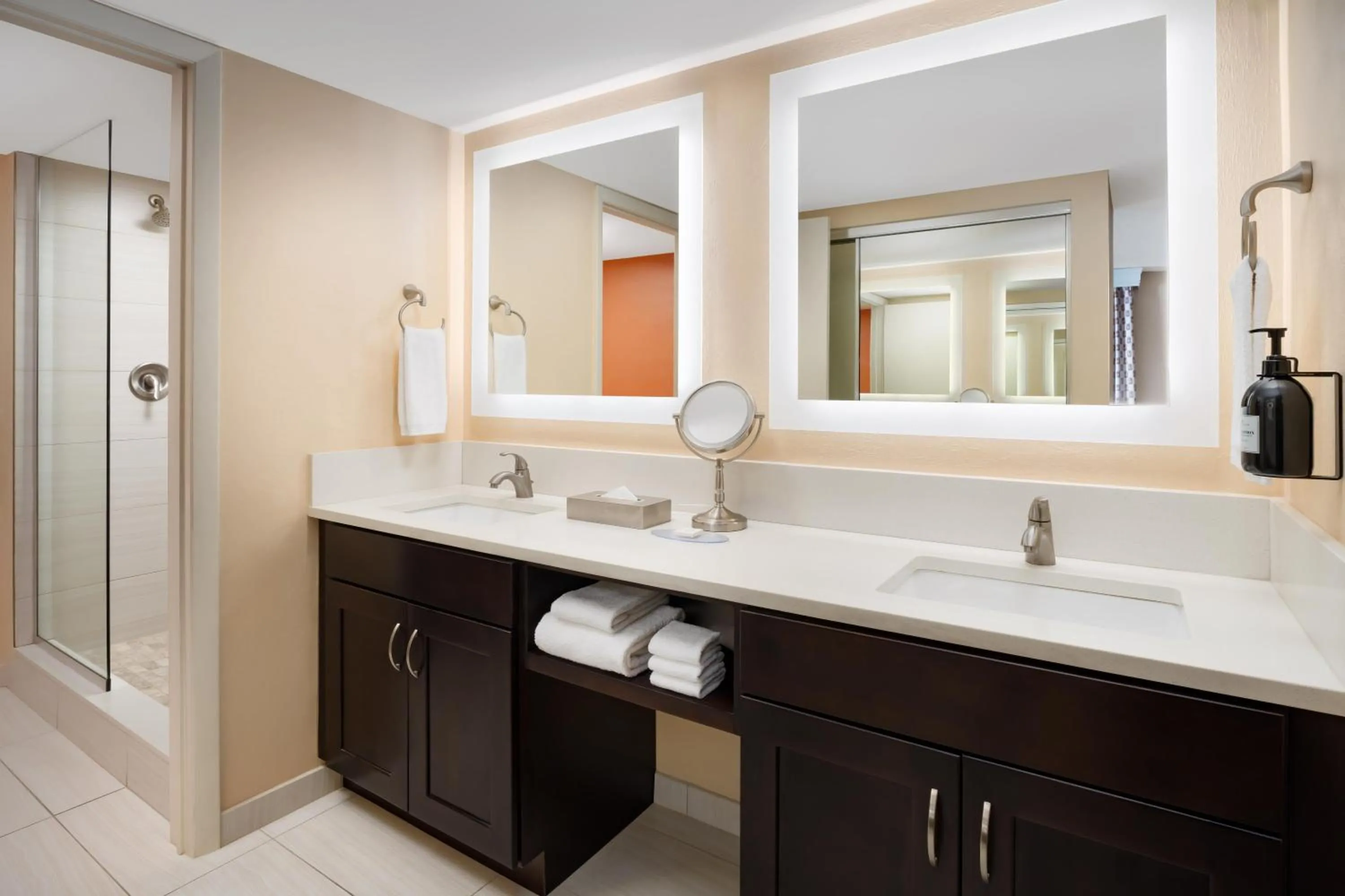 Bathroom in Inn of Naples, Tapestry Collection by Hilton