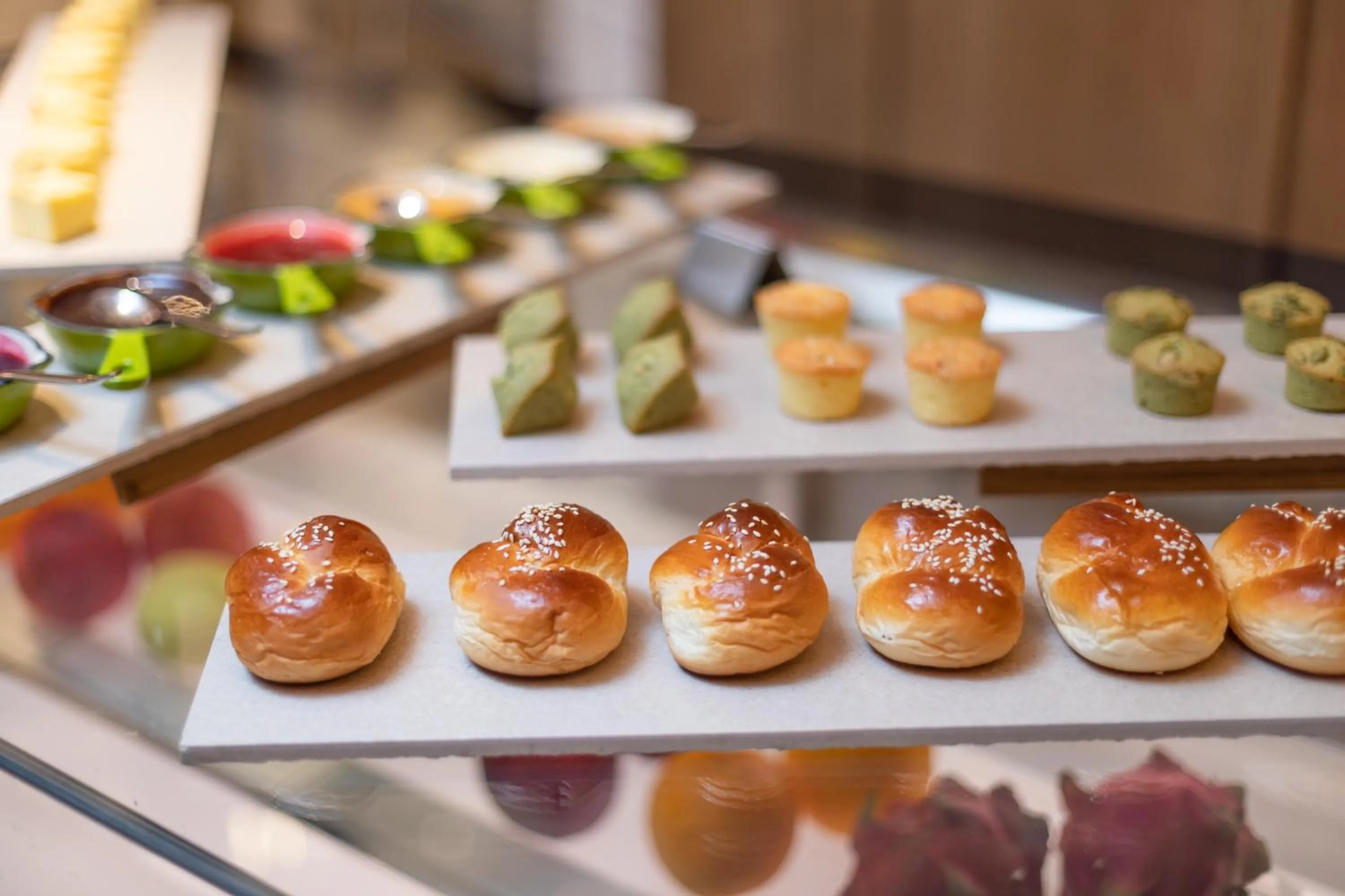 Food and drinks in Holiday Inn Jilin Beidahu by IHG