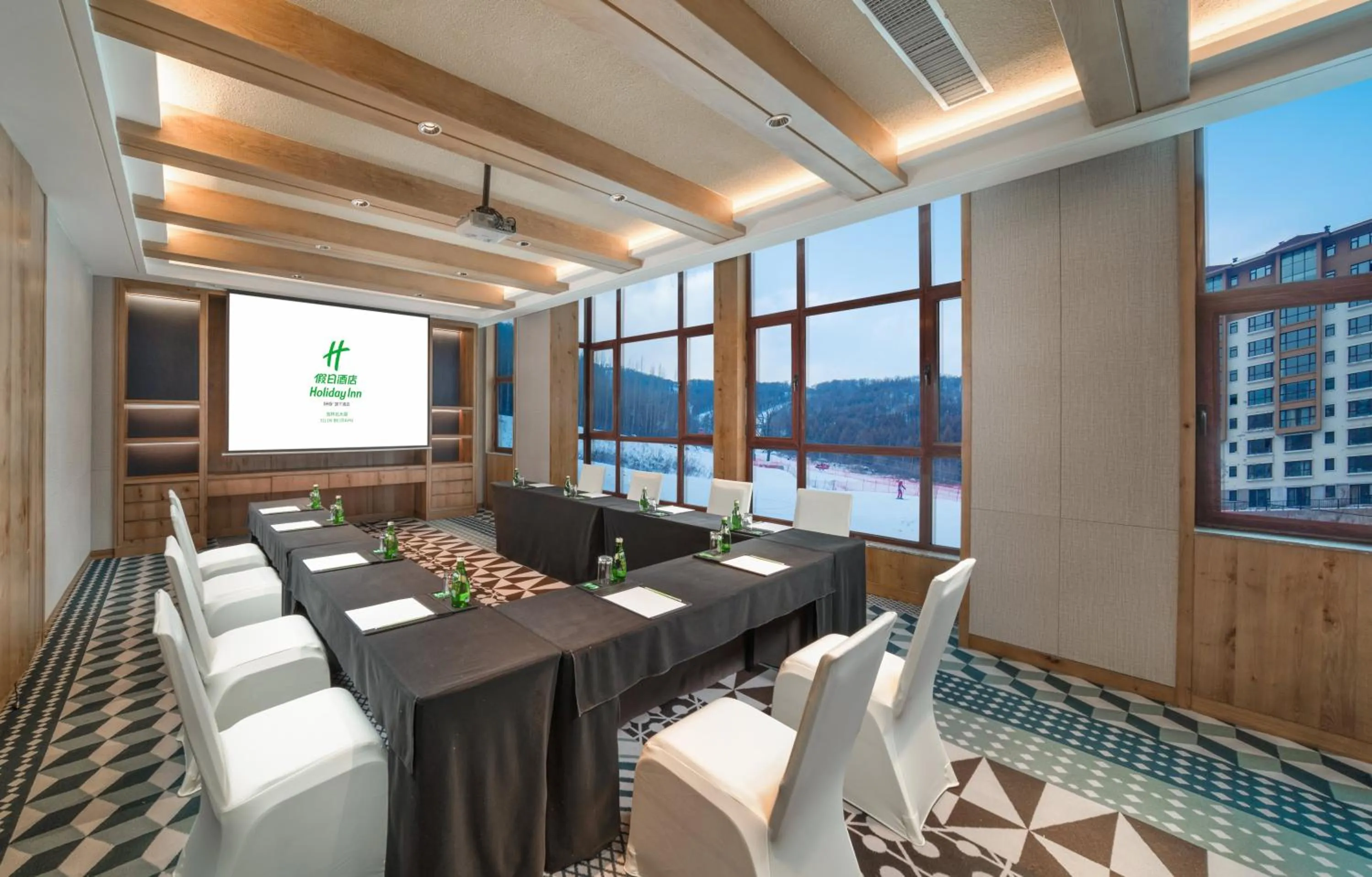 Meeting/conference room in Holiday Inn Jilin Beidahu by IHG