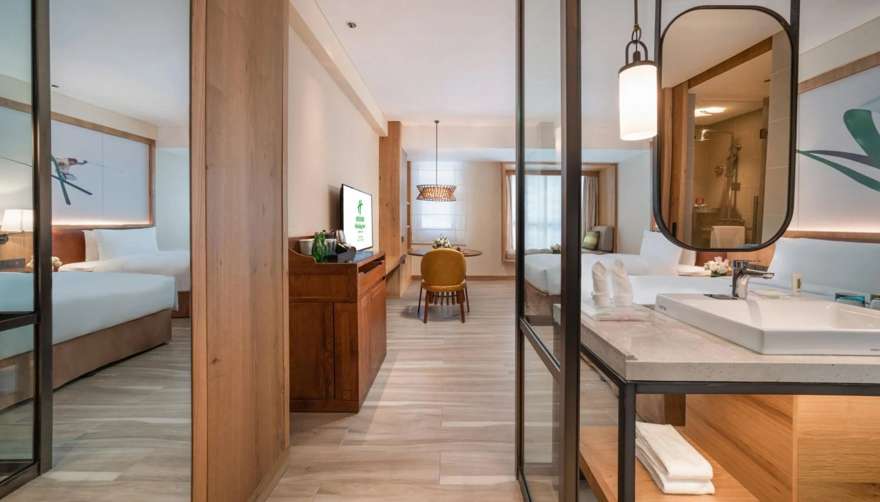 Photo of the whole room, Bed in Holiday Inn Jilin Beidahu by IHG