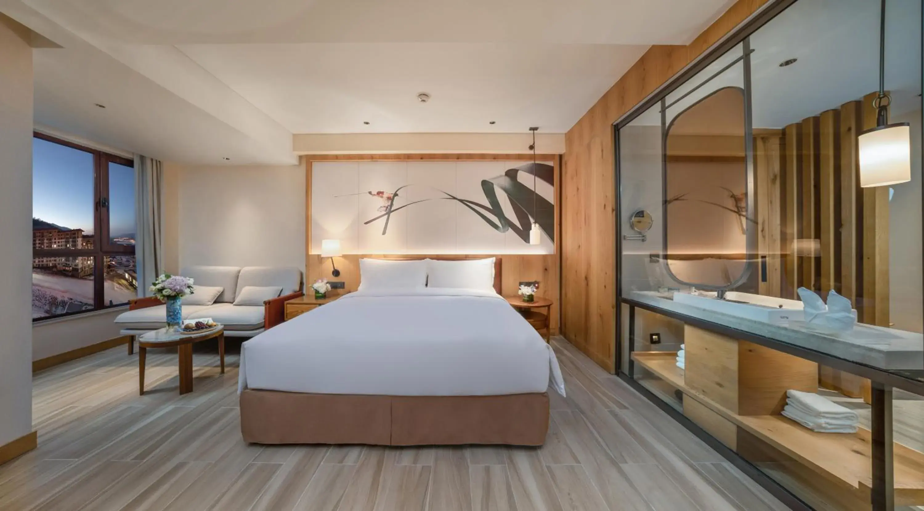 Standard King Room in Holiday Inn Jilin Beidahu by IHG Standard King Room in Holiday Inn Jilin Beidahu by IHG