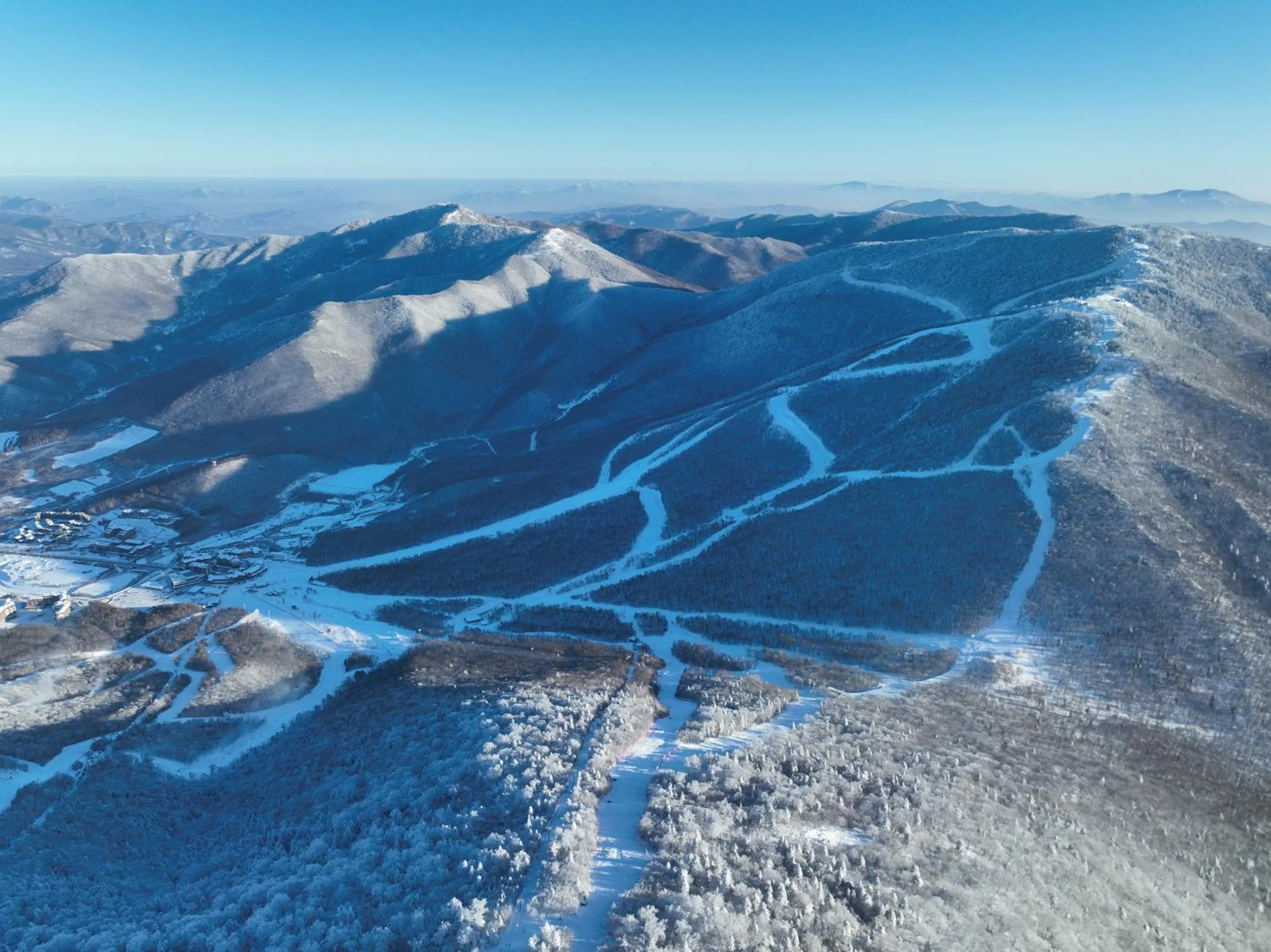 Skiing in Holiday Inn Jilin Beidahu by IHG