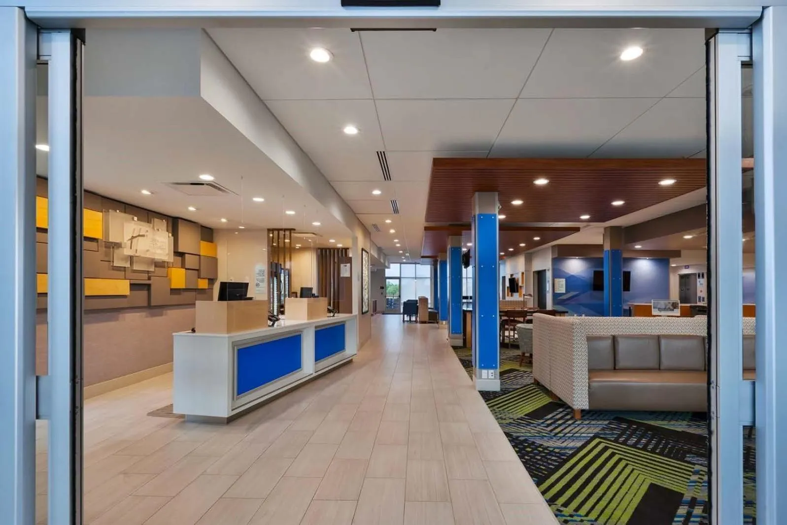 Holiday Inn Express & Suites - Grand Rapids Airport - South by IHG
