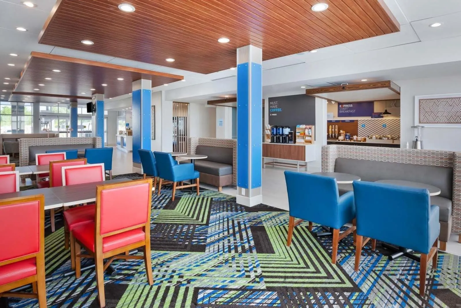 Holiday Inn Express & Suites - Grand Rapids Airport - South by IHG