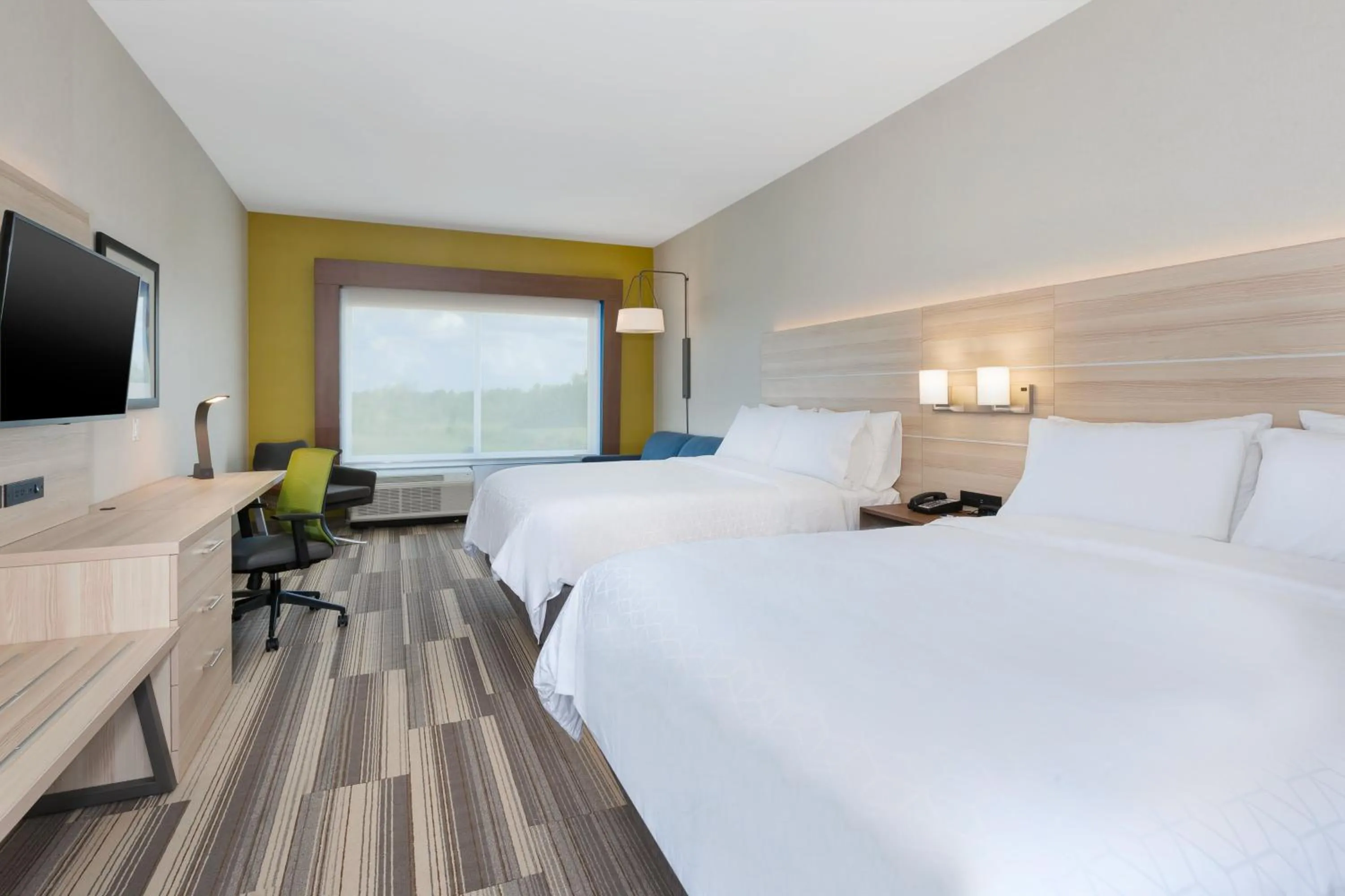 Photo of the whole room, Bed in Holiday Inn Express & Suites - Grand Rapids Airport - South by IHG