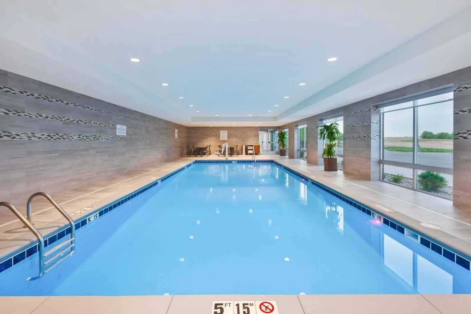 Swimming pool in Holiday Inn Express & Suites - Grand Rapids Airport - South by IHG