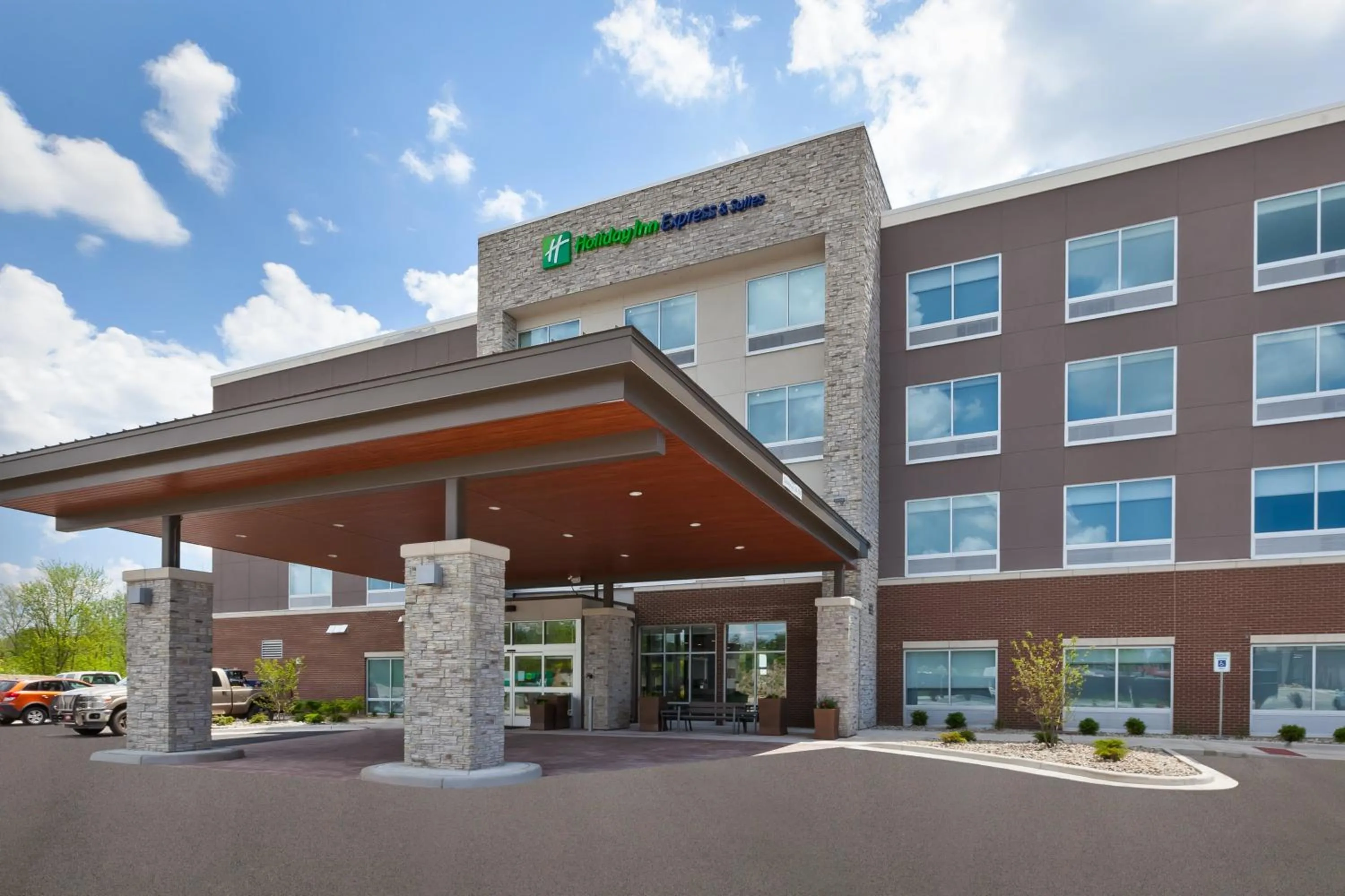 Property building in Holiday Inn Express & Suites - Grand Rapids Airport - South by IHG