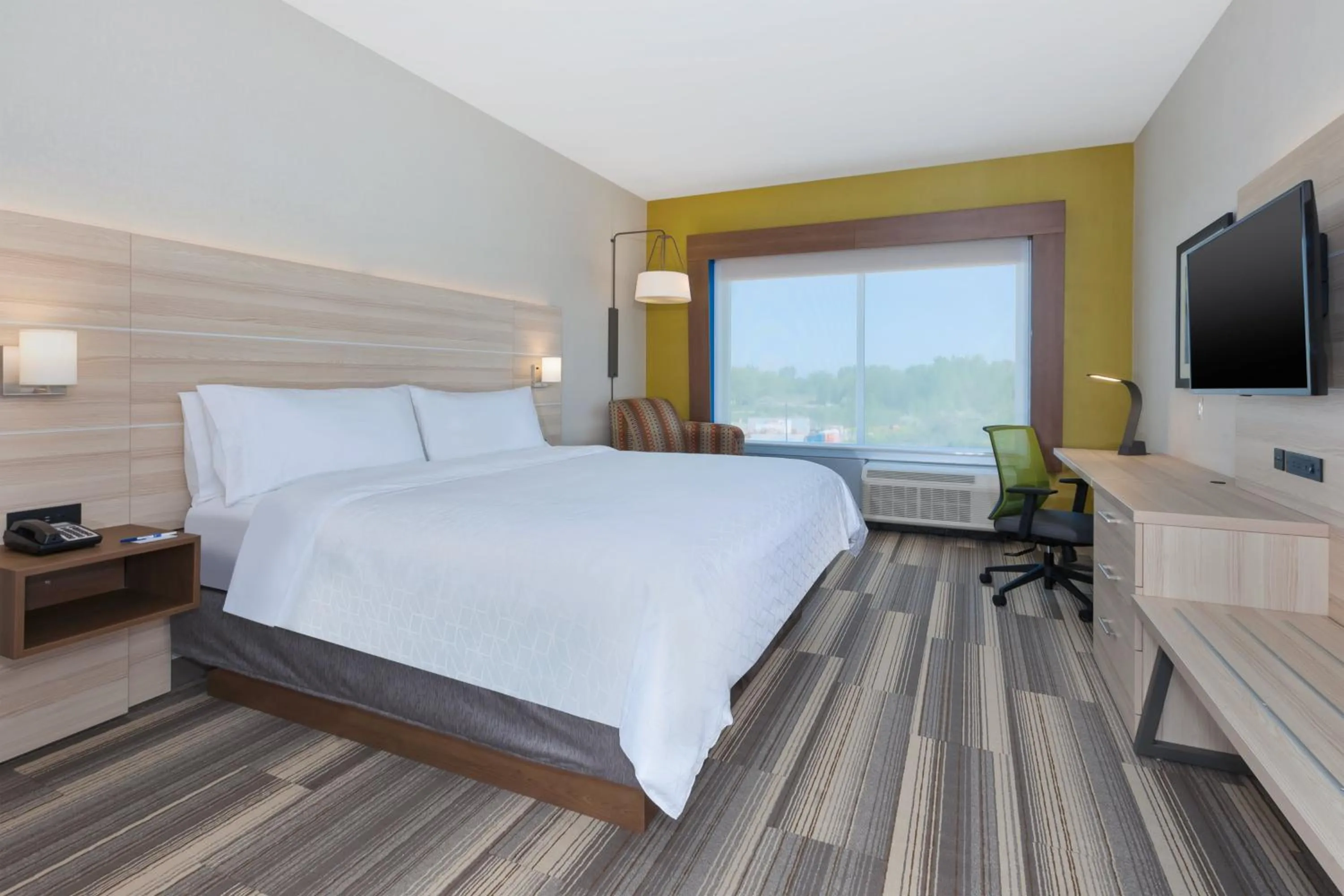 Photo of the whole room, Bed in Holiday Inn Express & Suites - Grand Rapids Airport - South by IHG