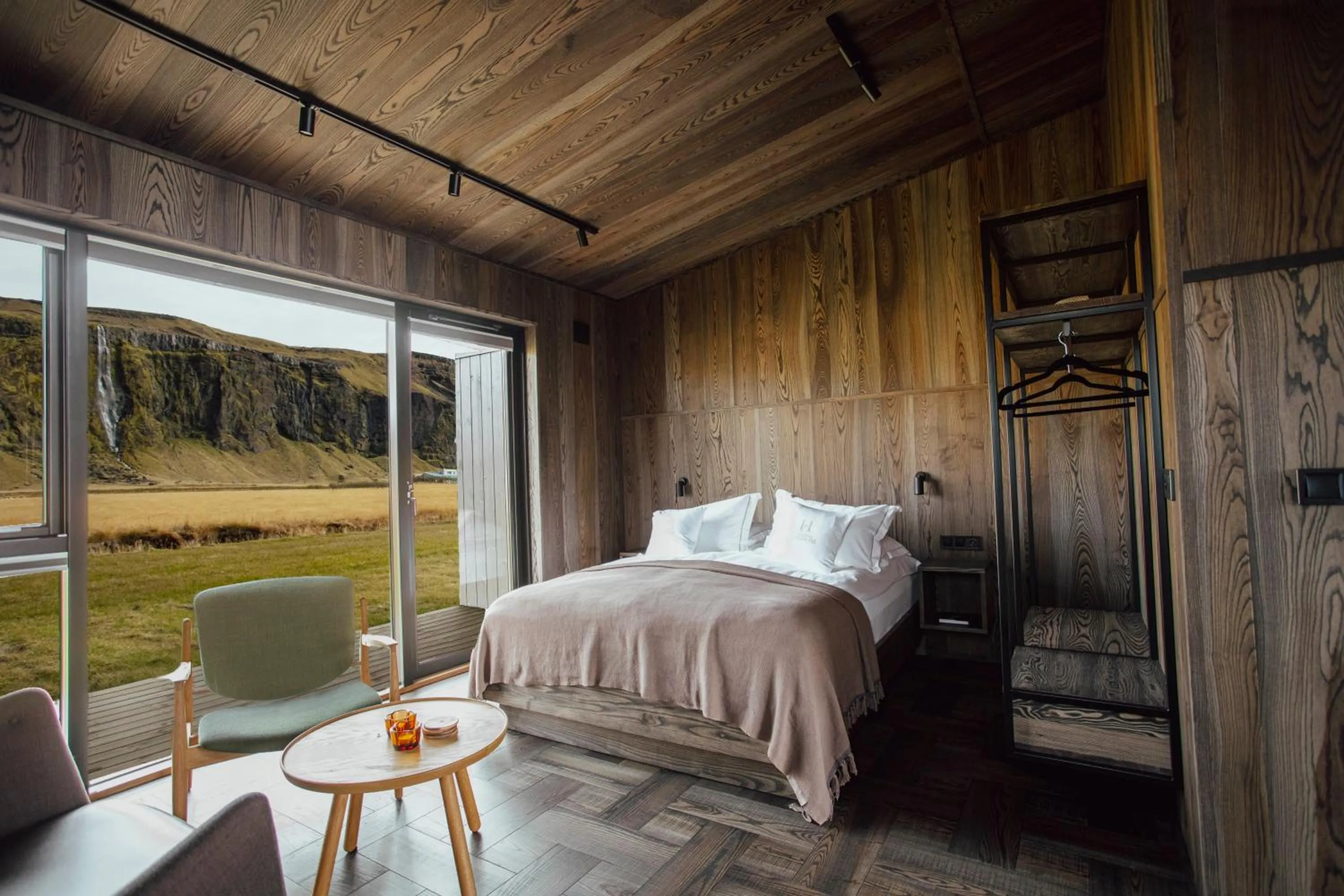 Natural landscape, Bed in Seljalandsfoss Horizons