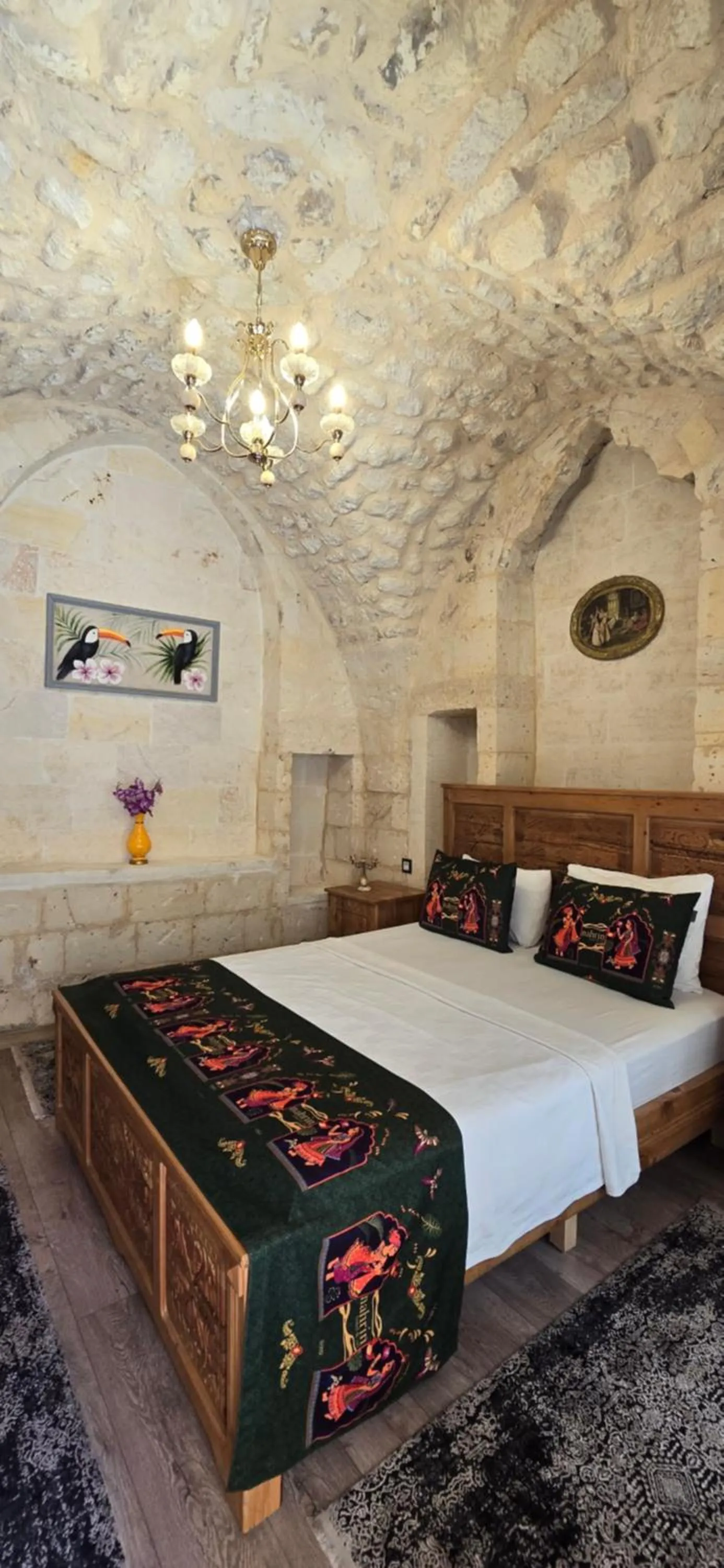 Bed in nahrin hote & art