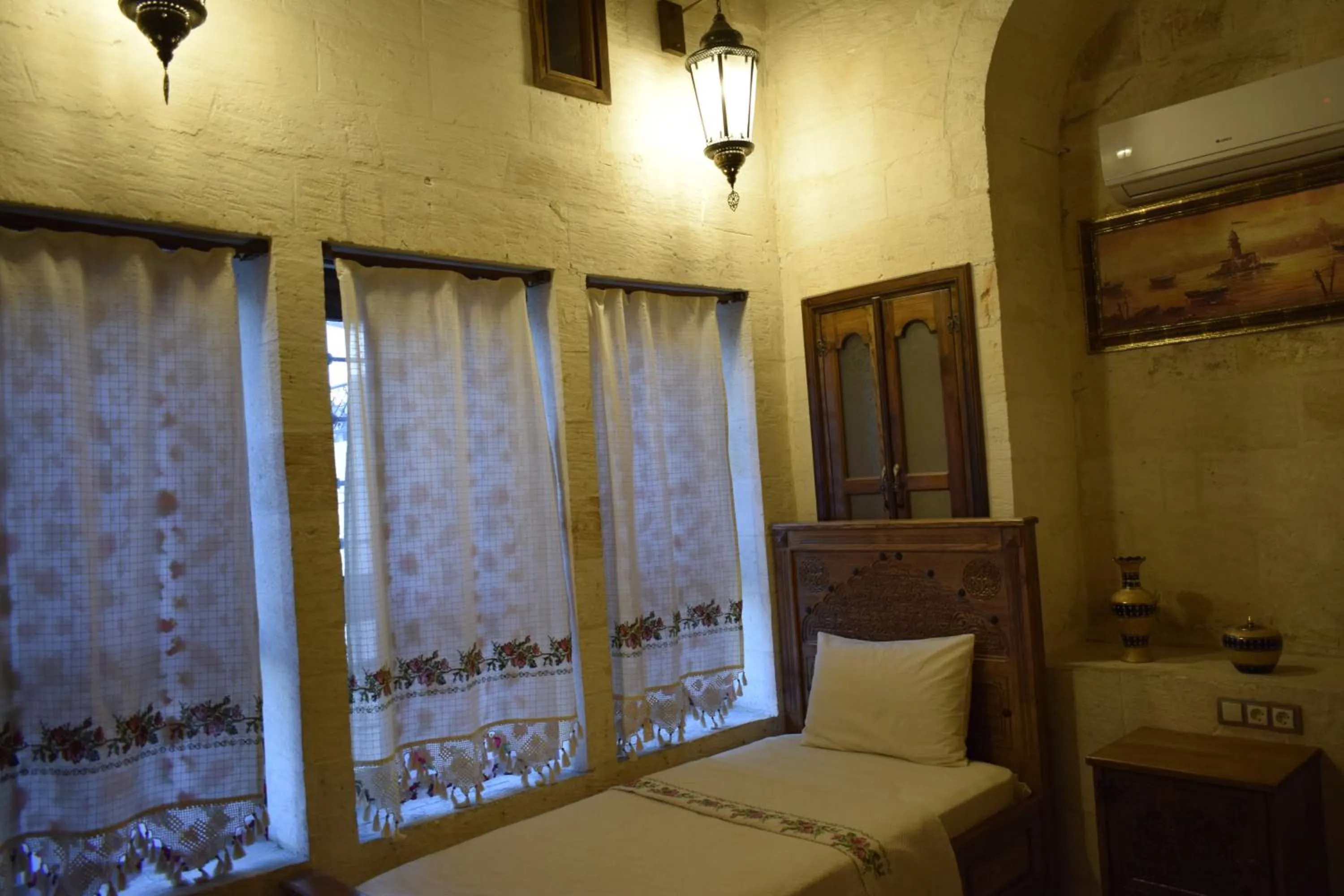 Bed in nahrin hote & art