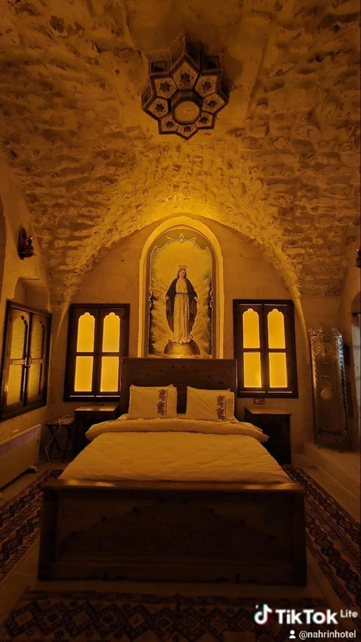 Bed in nahrin hote & art