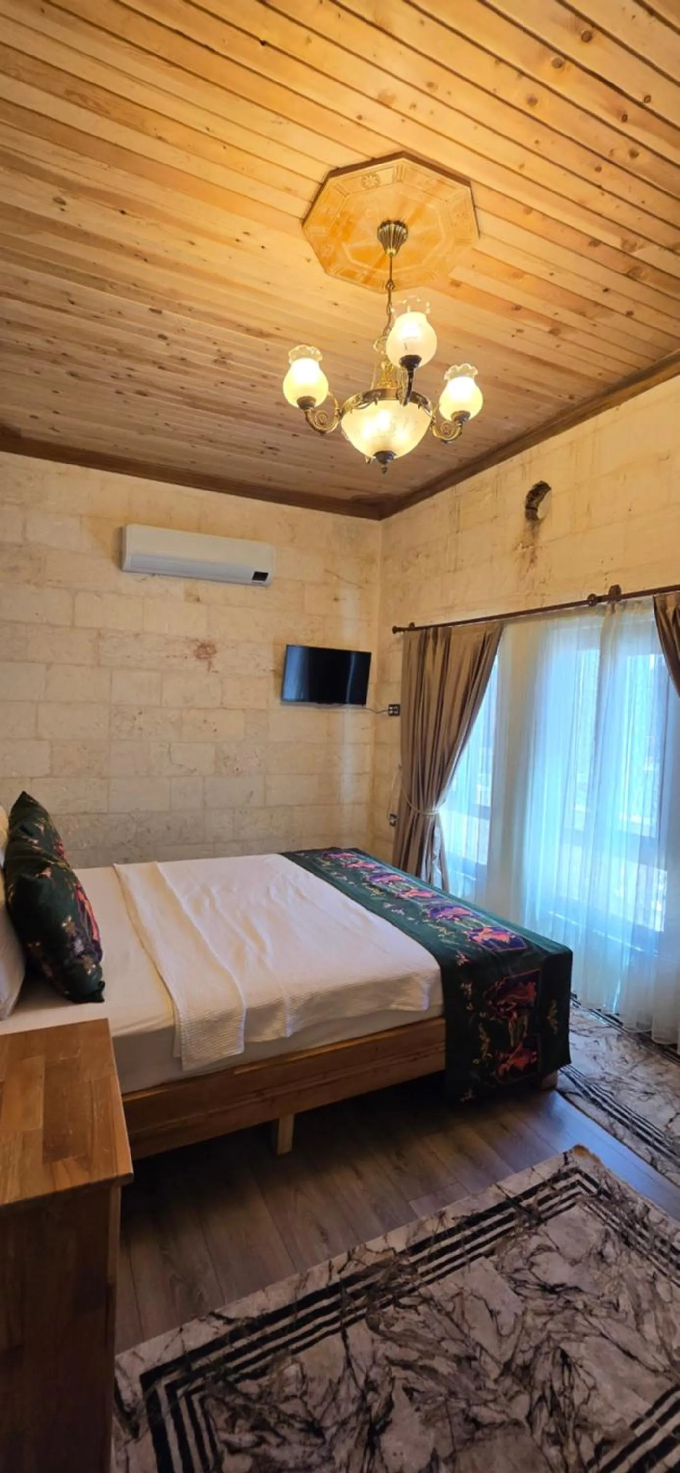 Bed in nahrin hote & art