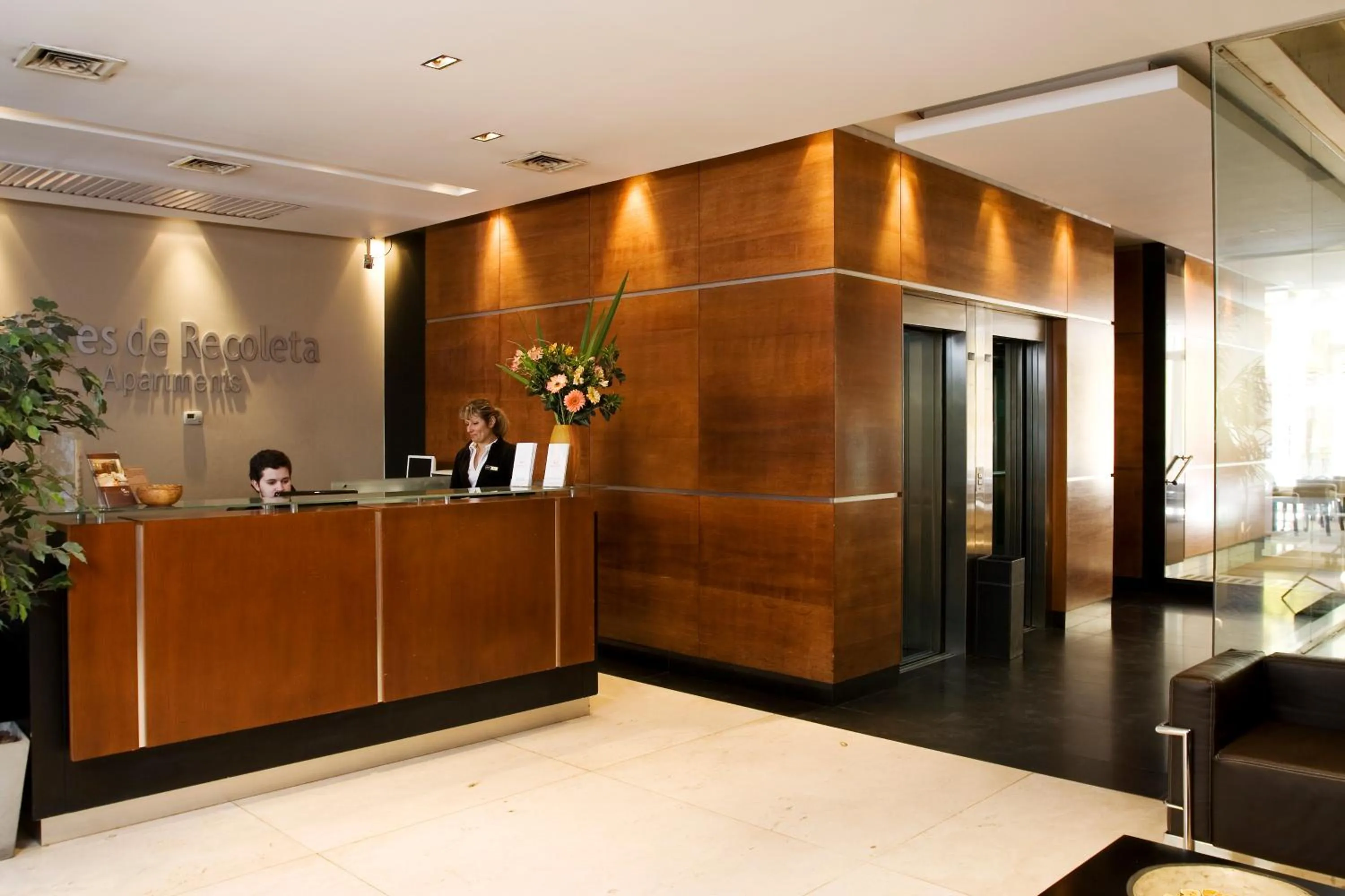 Staff in Ayres Apartments Recoleta - Uriburu 1756