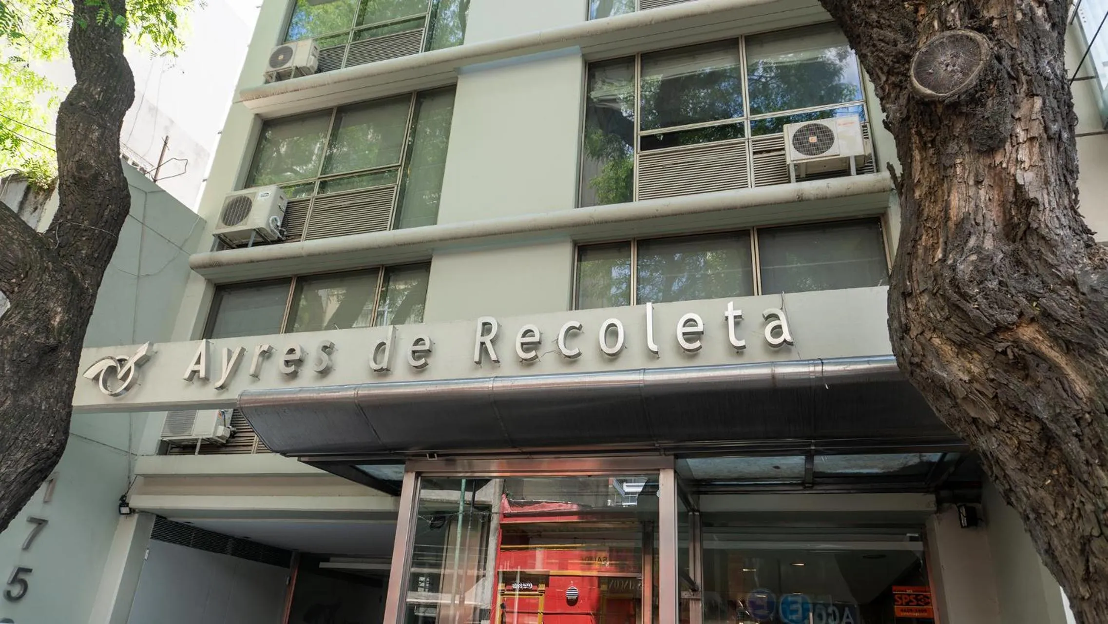 Property building in Ayres Apartments Recoleta - Uriburu 1756