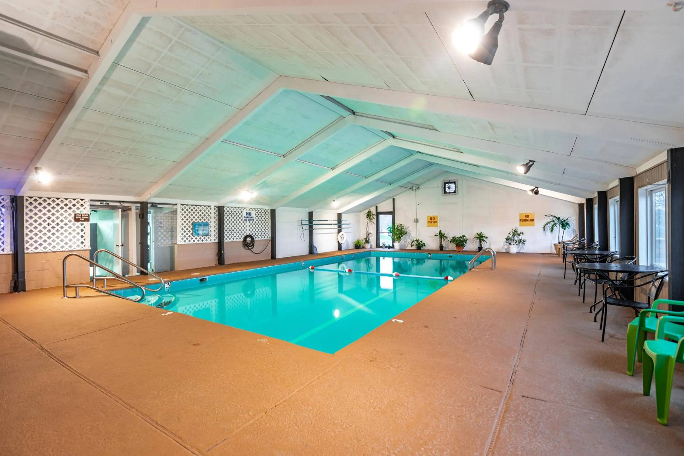 Swimming pool in Crown Resorts at Lake Tansi East