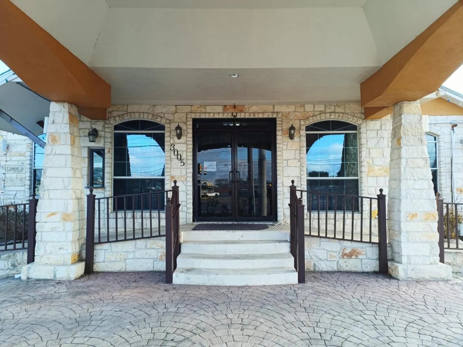 Facade/entrance in American Inn & Suites By Capital O Victoria US-59