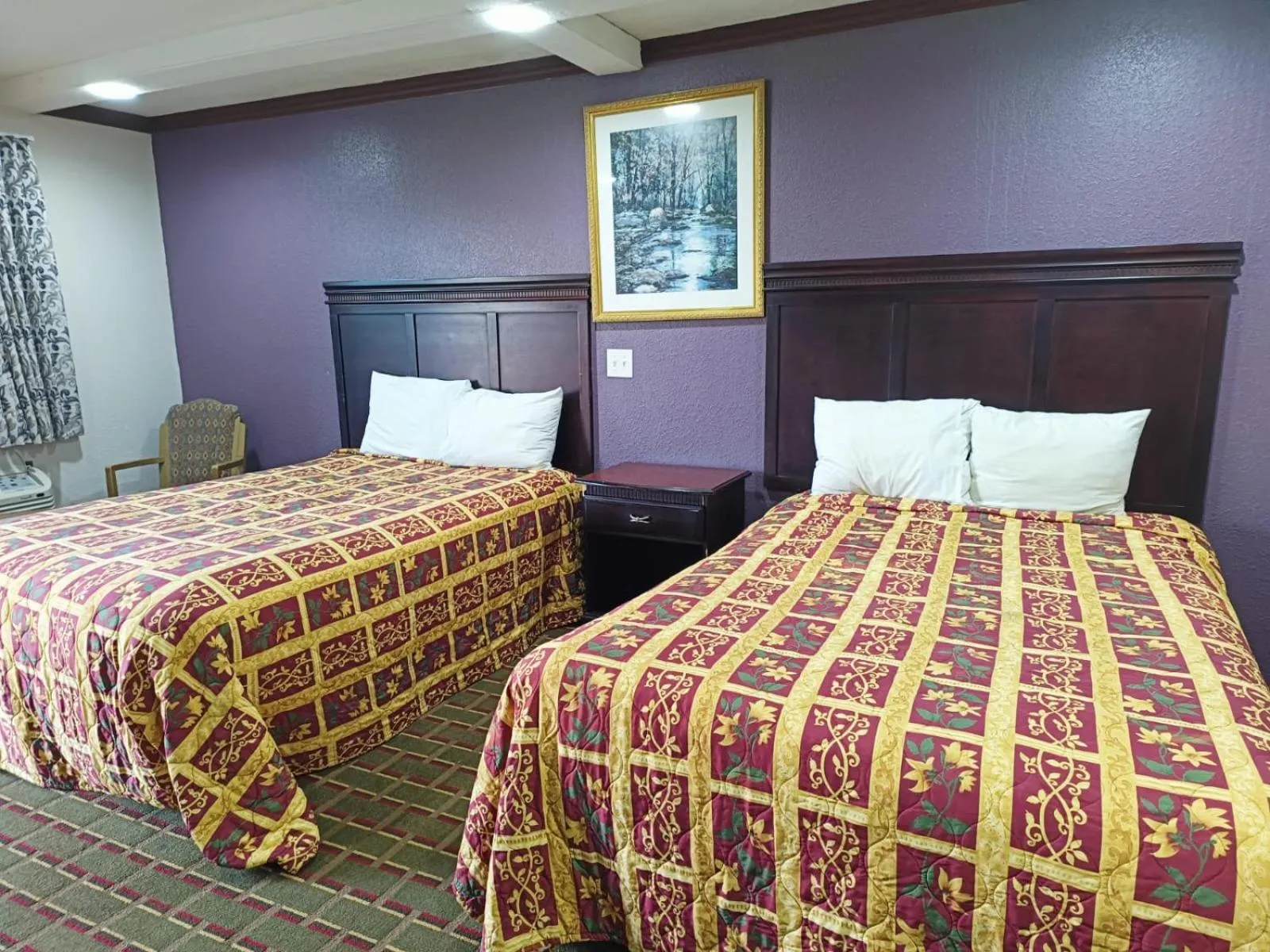 Bedroom, Bed in American Inn & Suites By Capital O Victoria US-59