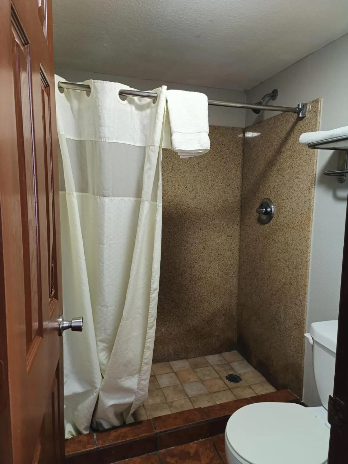 Bathroom in American Inn & Suites By Capital O Victoria US-59