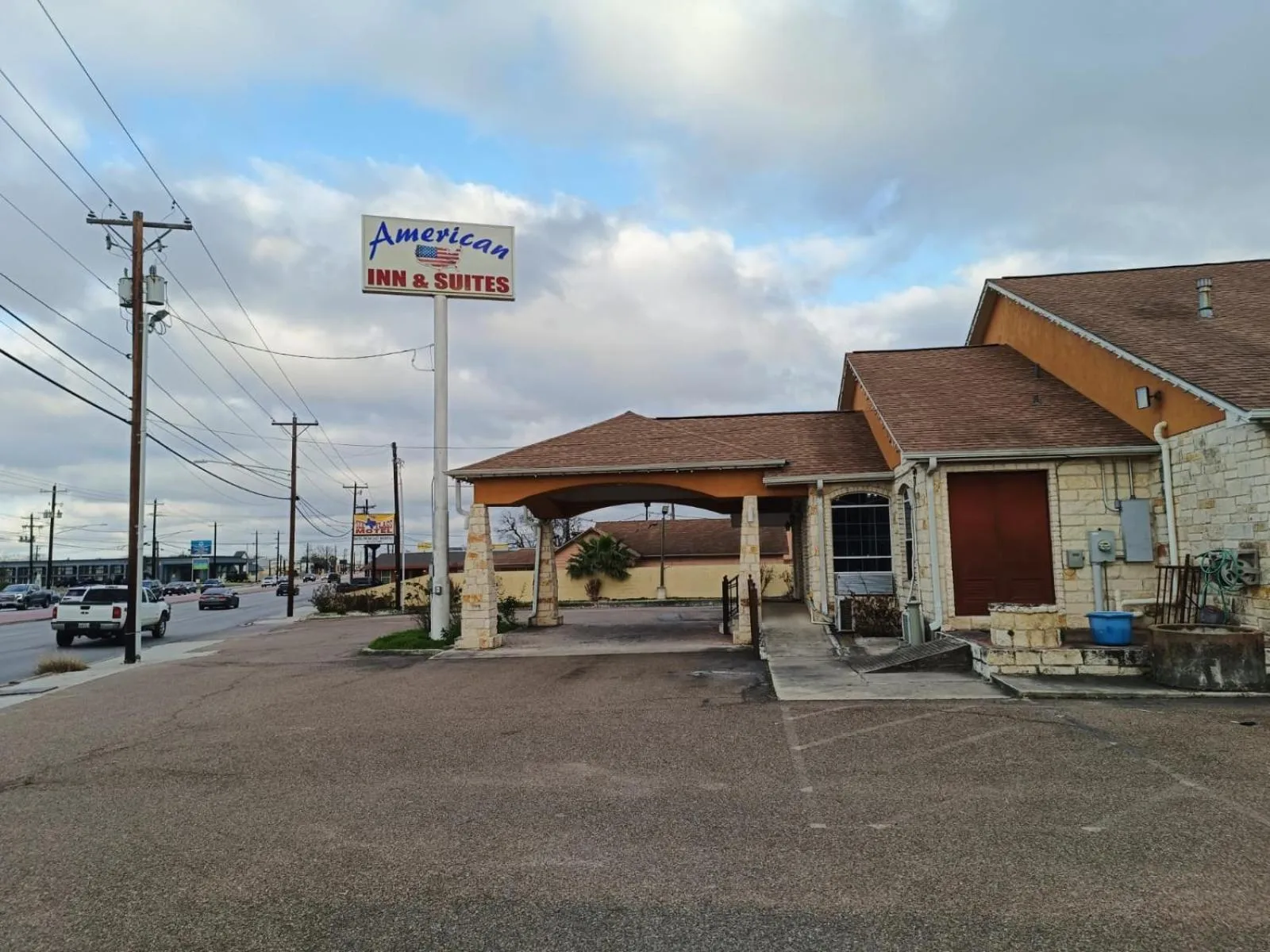 Property building in American Inn & Suites By Capital O Victoria US-59