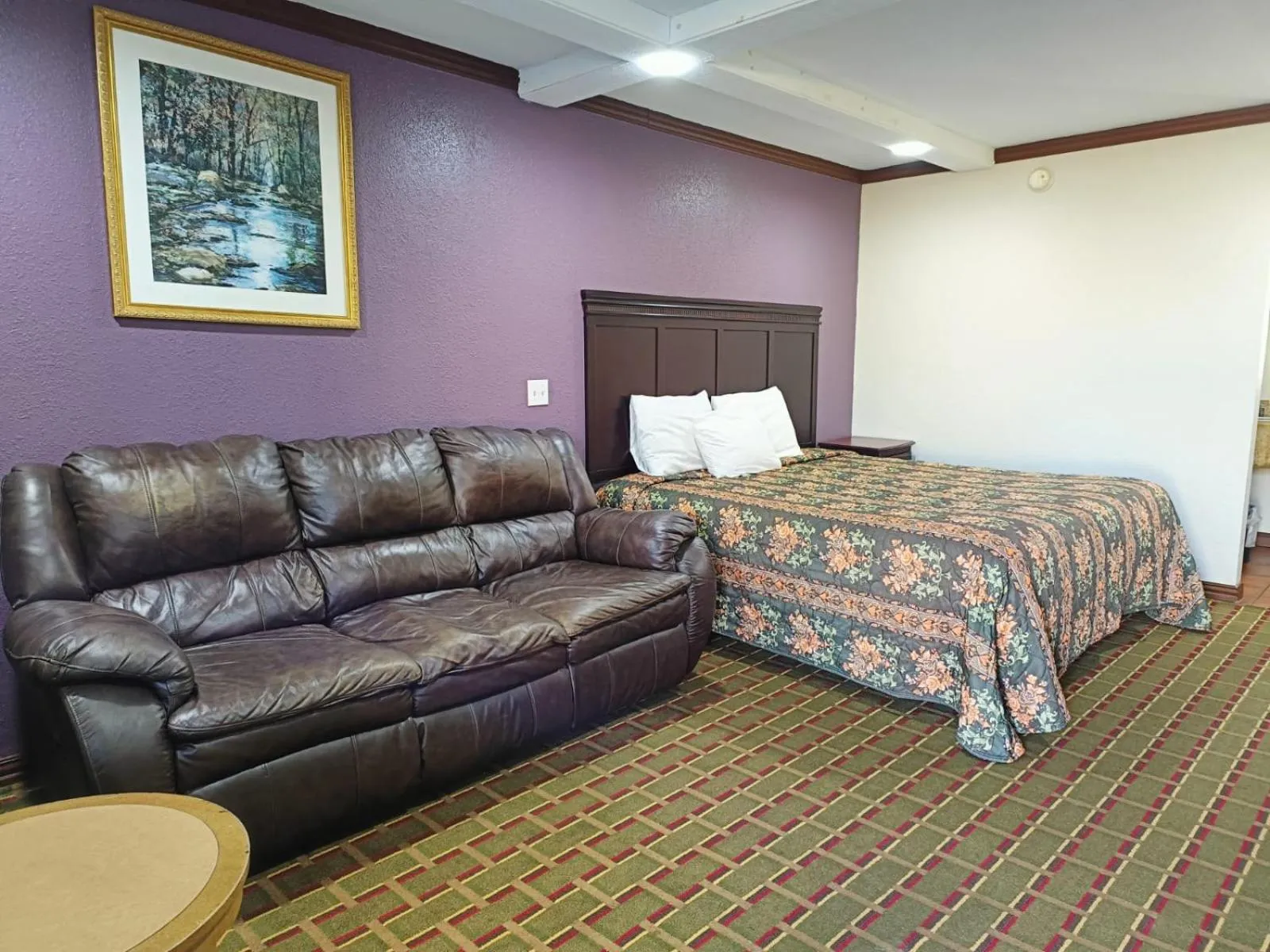 Bedroom, Bed in American Inn & Suites By Capital O Victoria US-59