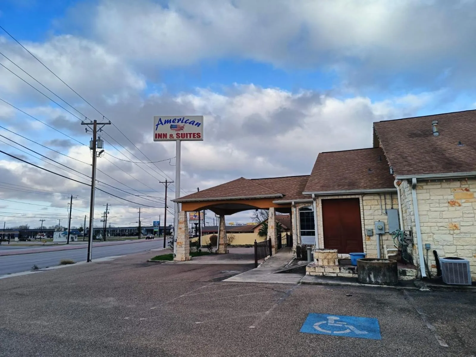 Facade/entrance in American Inn & Suites By Capital O Victoria US-59