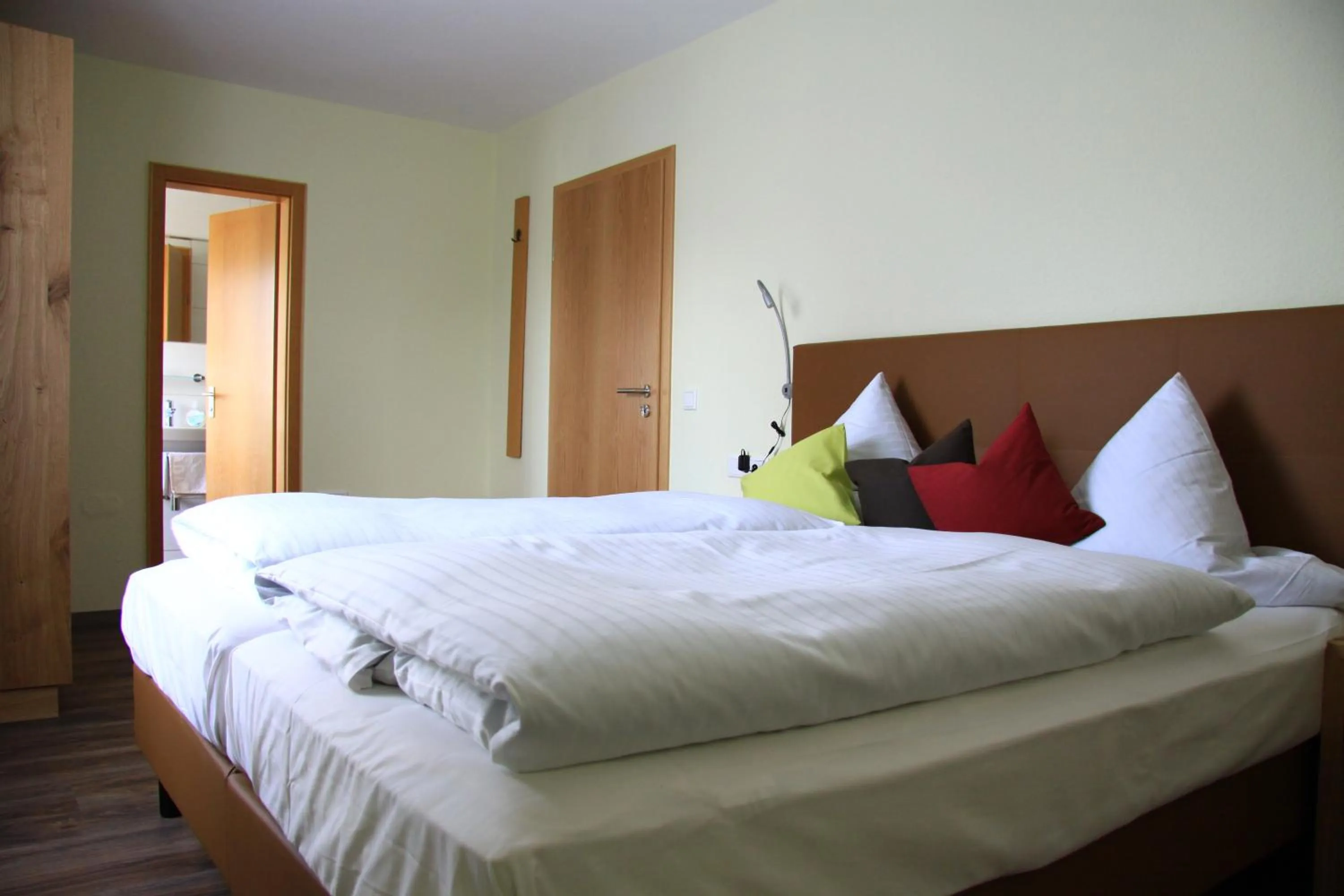 Bedroom, Bed in Hotel Garni Vier Jahreszeiten