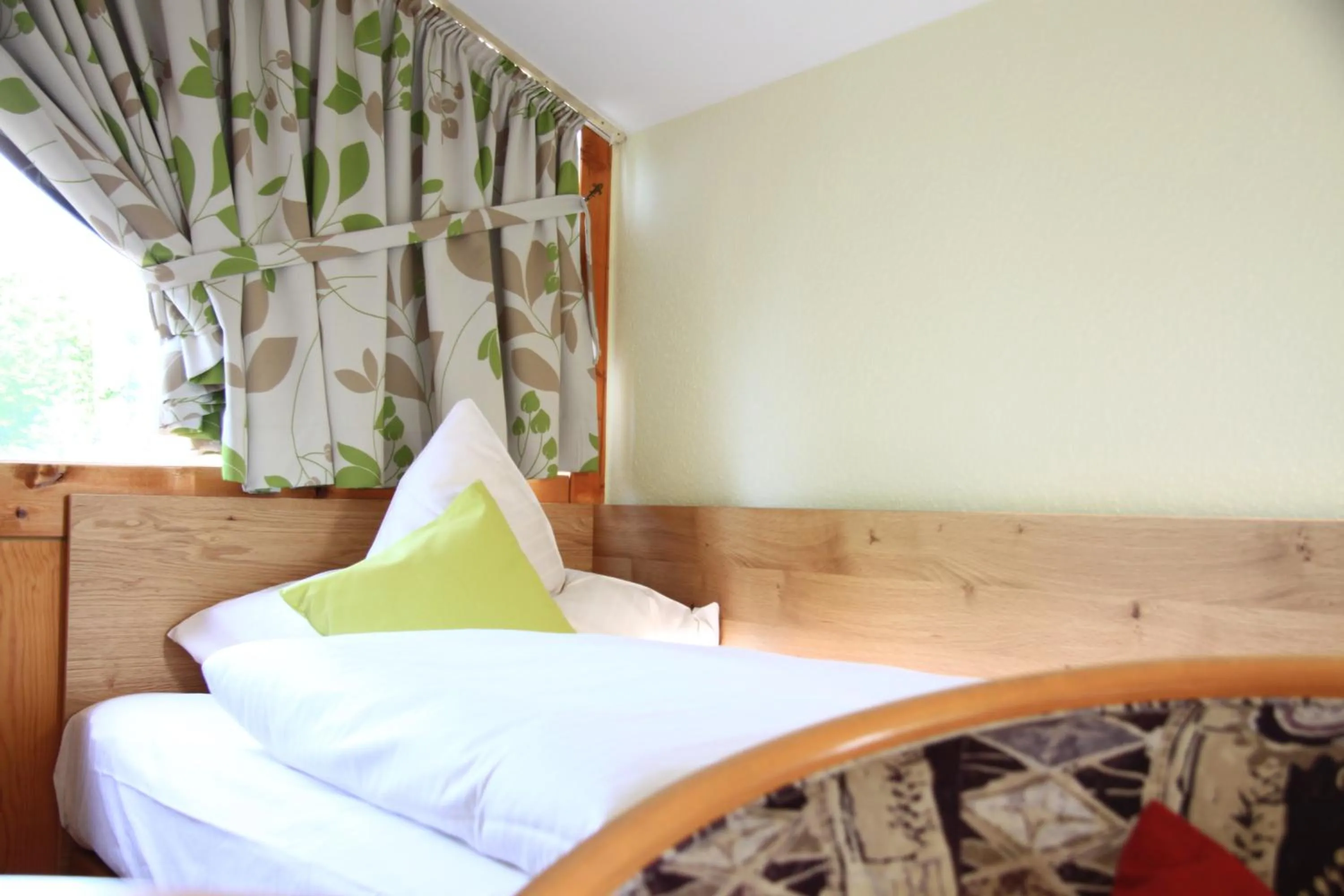 Photo of the whole room, Bed in Hotel Garni Vier Jahreszeiten