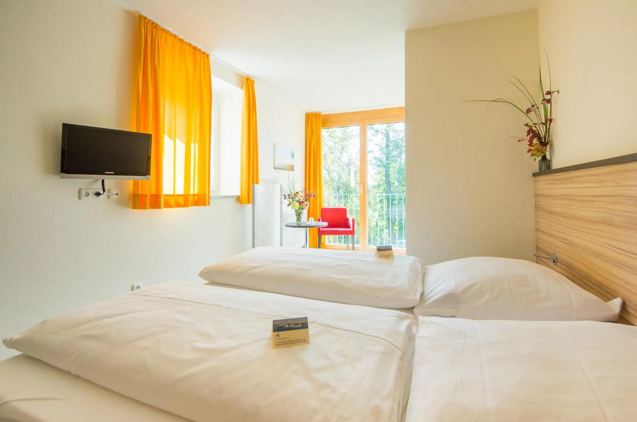 Photo of the whole room, Bed in Ammerseehäuser