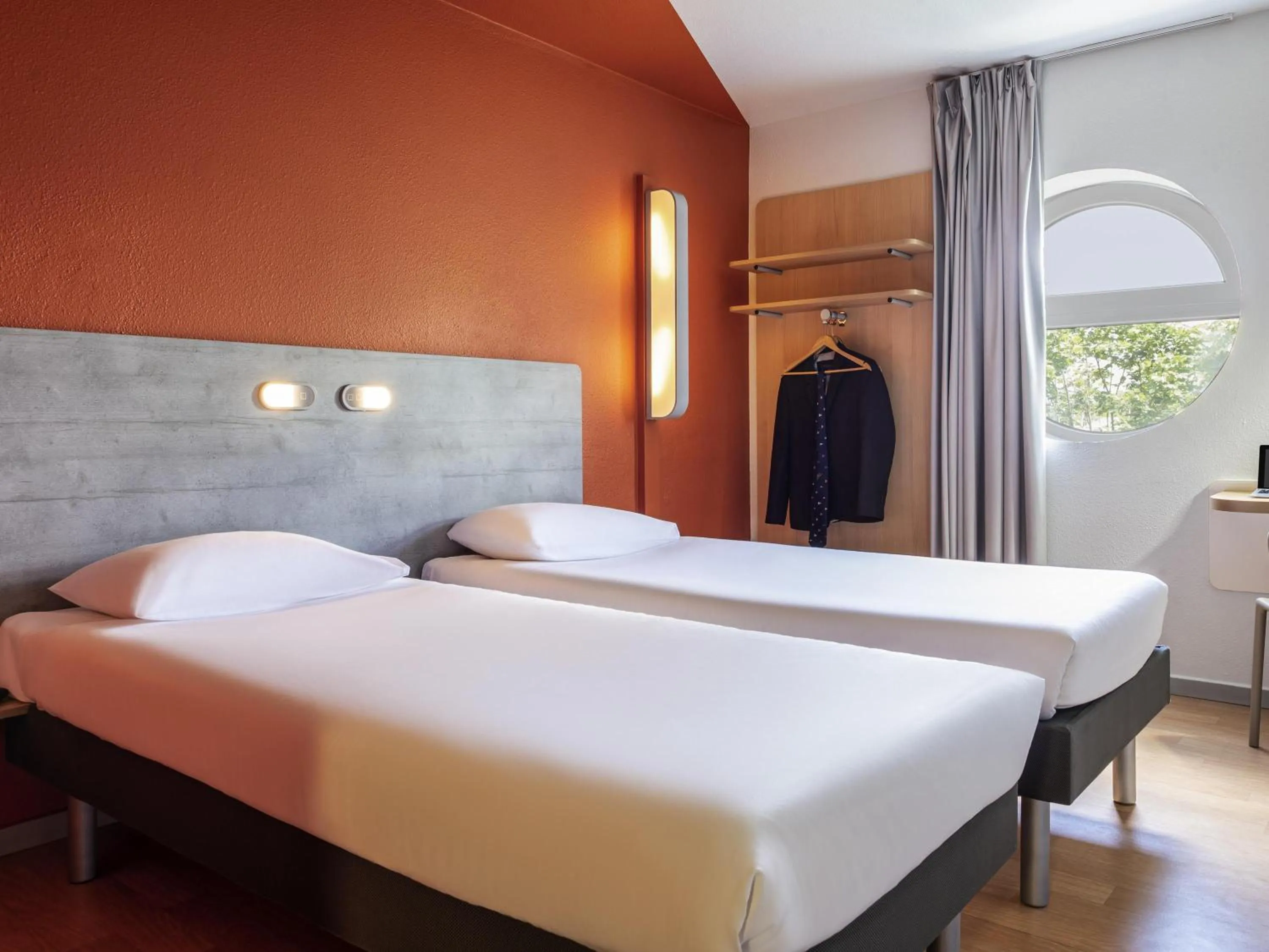 Bedroom, Bed in ibis budget Grigny Centre