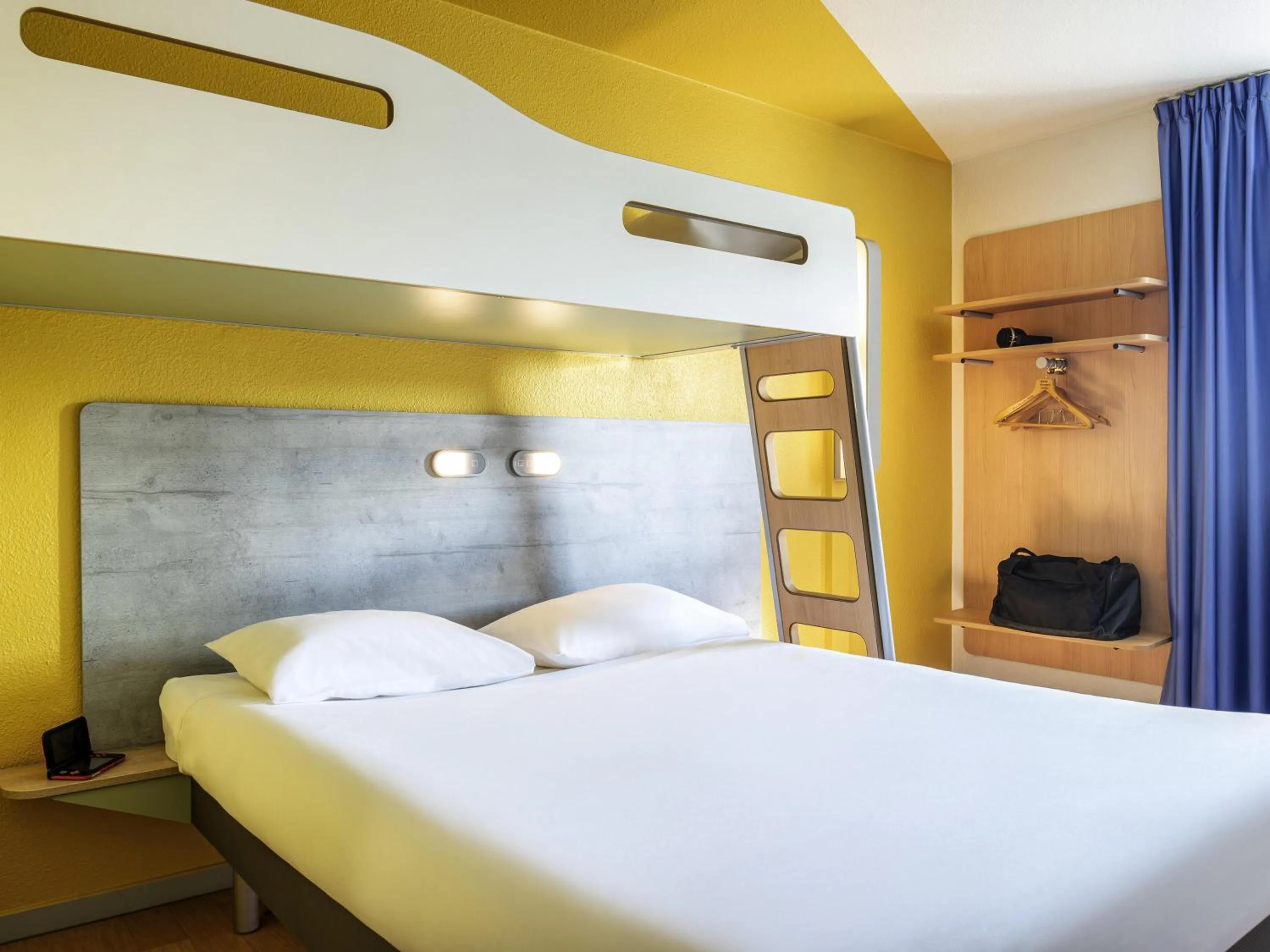 Bedroom, Bed in ibis budget Grigny Centre