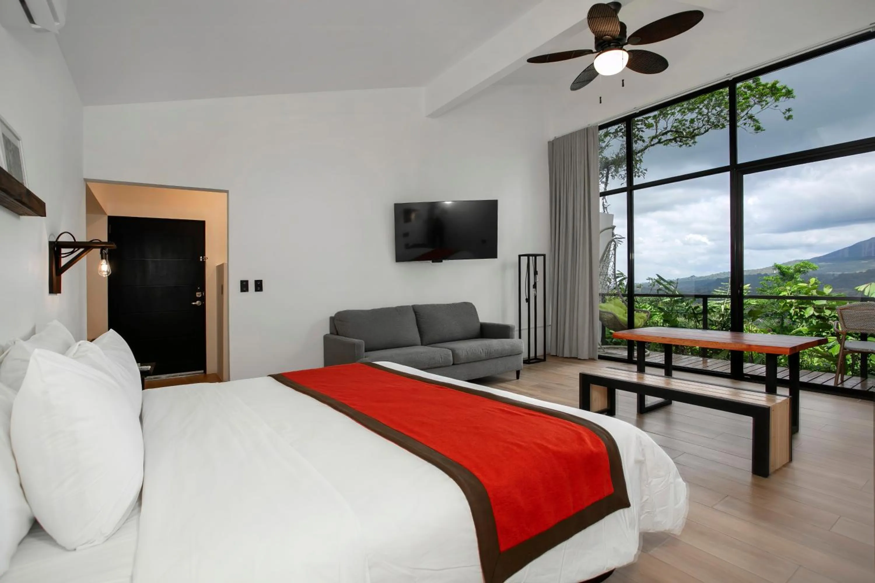 Photo of the whole room, Bed in Sangregado Lodge